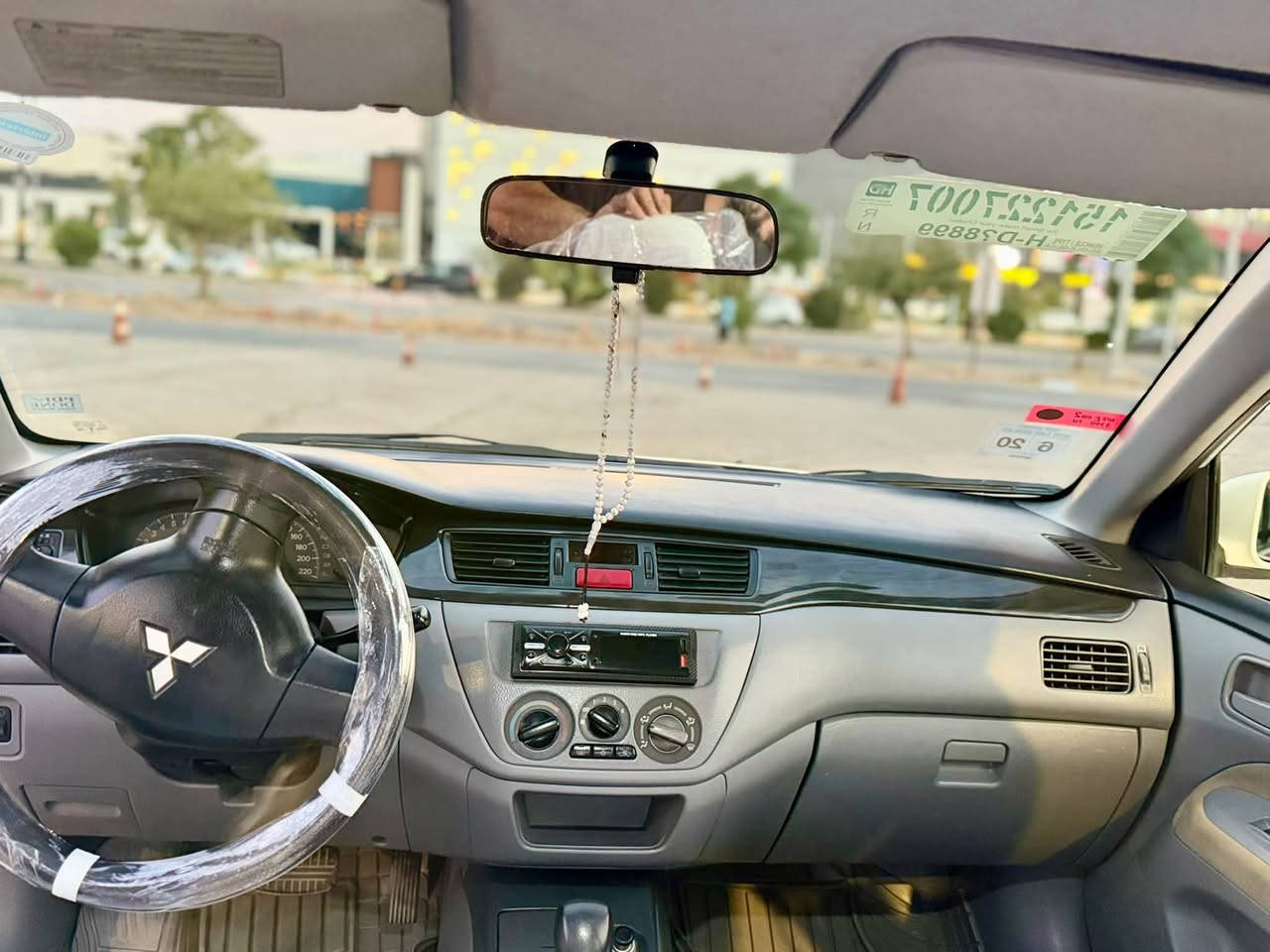 لانسەر ٢٠١٠ بئ بۆیاخ
مەکینە بچوک ١٣ ناو فۆرمیکە دەسک و ئاوینە لە خۆی
تۆماتیک جام کارەبای سپیری دانە بەزیوە سەنەوی ٢٠٢٧ مانگی ١٠ سەیارەکە زۆر جوانە مالی دوستە کامل سیرفس کراوە لە مۆتۆڵ گیرو مەکینە بە شەرت بئ کرانەوە
نرخ ٨٥.    ***********
