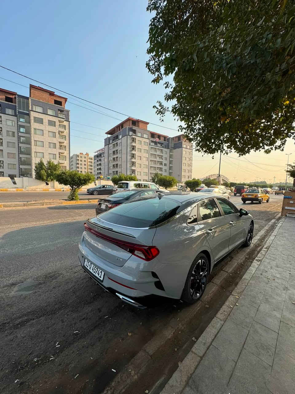 للبيع k5 2023السعر بـ 160 وبيها مجال  موديل2023  مستعجل ع بيع
سيارة بااسمي رقم بغداد تحويل مباشرة 
المواصفات 🥇
1-محرك 1.6 تيربو 🚀
2-بصمة ابواب وتشغيل
3-تحكم استيرن كامل 
4- كشنات الامامية كهرباء 
5-كراسي جلد احمر
وختم شعار GTline
6-رادار امامي + خلفي
 (توقف خلفي ذاتي) 
7- شاشه كبيرة كار بلي( بلوتوث ، USB  AUX )
9- حجم المحرك 1600 تيربو
10- رادار امامي + خلفي
11- لد نهاري
‏12 -انظمه قيادك 6
13-ويل كب 19 
14- شاشه عرض اعطال بالدشبول
15- كروز سرعه ذكي  ( مثبت سرعه )
16- كشنات تدفئة 
17-سايد بريك بصمه 
‏18- GPS الخرائط
19- نظام النقطه العمياء
20-  صندق كهرباء
21- قيادة ذاتية
22- شاحنة واير ليس
23- تحديد مسار 
24–تشغيل عن بعد
25– مخارج شحن أمامي و 2خلفي
26– رادار جانبي + امامي+ خلفي
28-سماعات محيطيه  
حادثها : ماشيه 30 الف ميل
سياره حادثة تخريب بج الباب مصلح حار وصبغ درجه اولى وبارد بالجنطه بالنقل نطخت
مكان السيارة بغداد 
الاتصال : ***********
