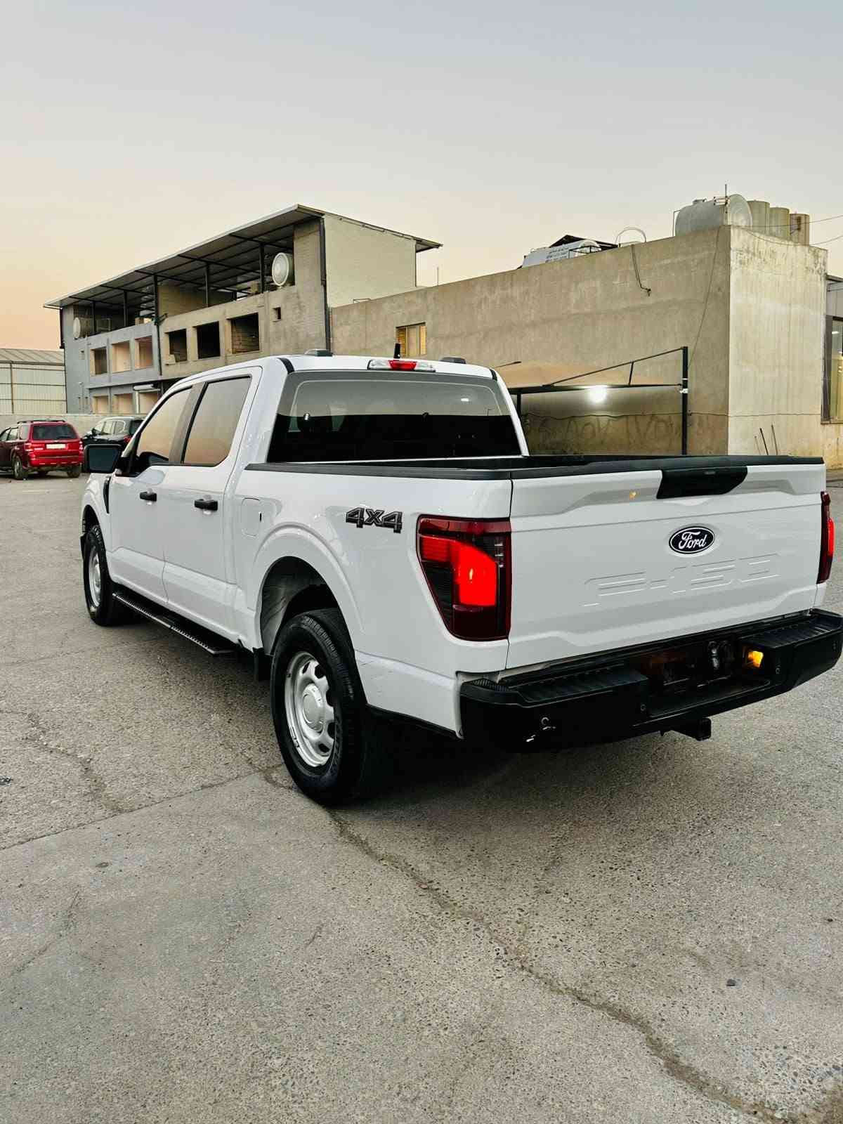فؤرد 2024 FORD F-150 XL مواصفات XL شاشه ئايپادي گه وره گيچ ئه ليكتروني رادار پيش و پشت خه تي جاده  ده بل ئه كسل  4X4 سياره كه پيش كپس بي ارباگ لايت ليد چوار حه دسه  كاميرا حه ساس 29  هه زار رويشتيه 8پستن AWD بس ربع درگاي پيش سبغ يك درگا بيلادي گير مكينه دبل اكسل راديته ر به رد هه موو به شه رت بيلادي سعر 279 هندك مجالي تيدايه.                     
رقم شانصي 1FTFW1L52RKE84437
                                                                                  رقم  واتساب ***********
*********** أربيل, العراق
