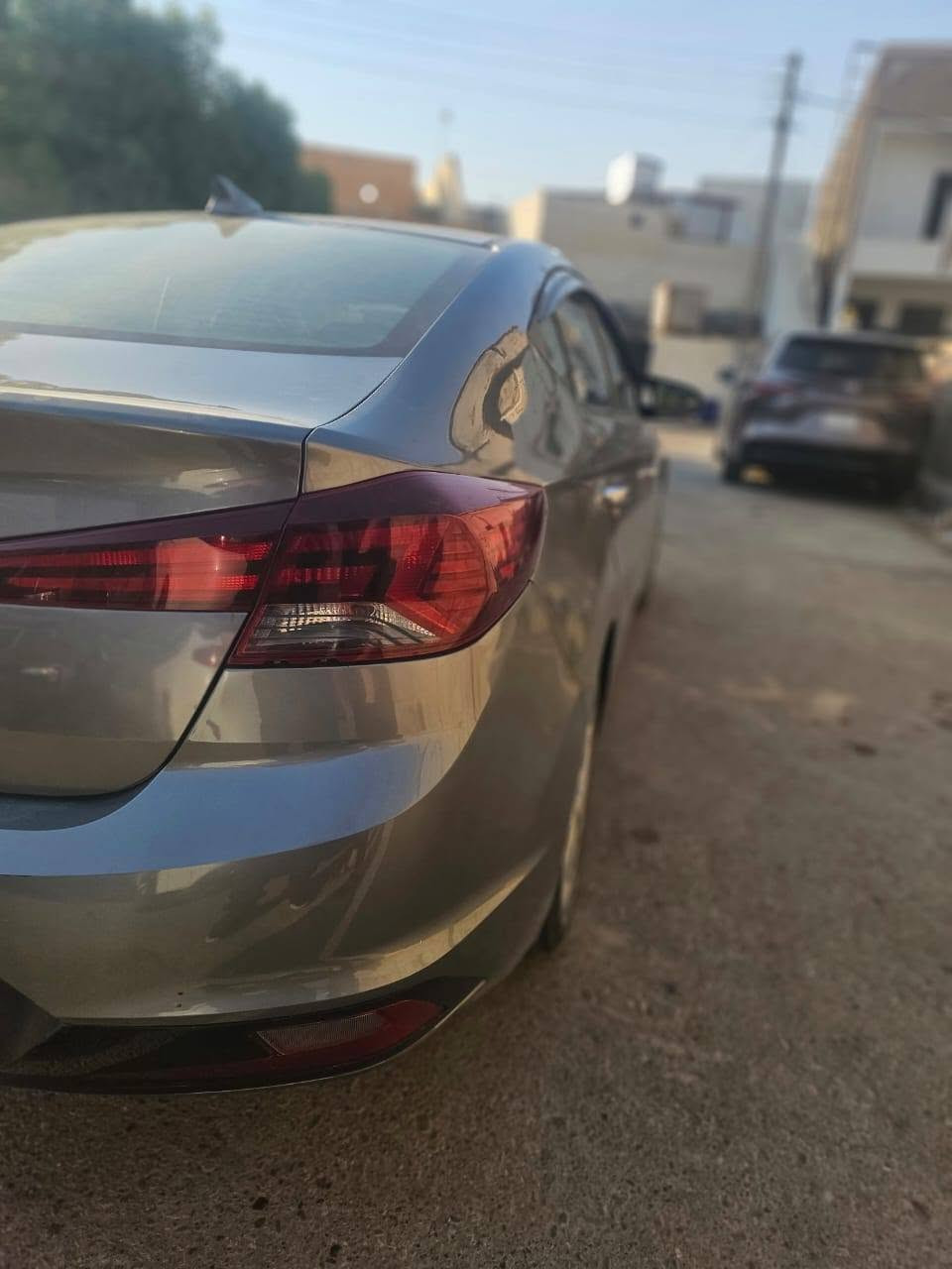 سلام عليكم الانتره موديل 2019 رقم اربيل وارد امريكي بيها صبغ بابين وبنيد محرك 2000 دوش مكينه جديده سعرها 110 وبيها مجال مكان سياره الانبار الرمادي ***********
