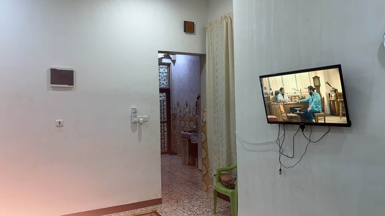 🏠 إعــــــــلان إيــــــــجار
السلام عليكم 🌹
بيت للإيجار في الفلوجة حي الشهداء 

✨ بناء 2022
🏡 البيت كامل من كلشي اثاث كامل 
🛒 متوفر كافة الخدمات وقريب من كل الاحتياجات

💰 بدل الإيجار: 400 الف
هاتف *********** 

المقاطعة 9 رقم الدار 7985 طابق ونص المساحة 125 م
