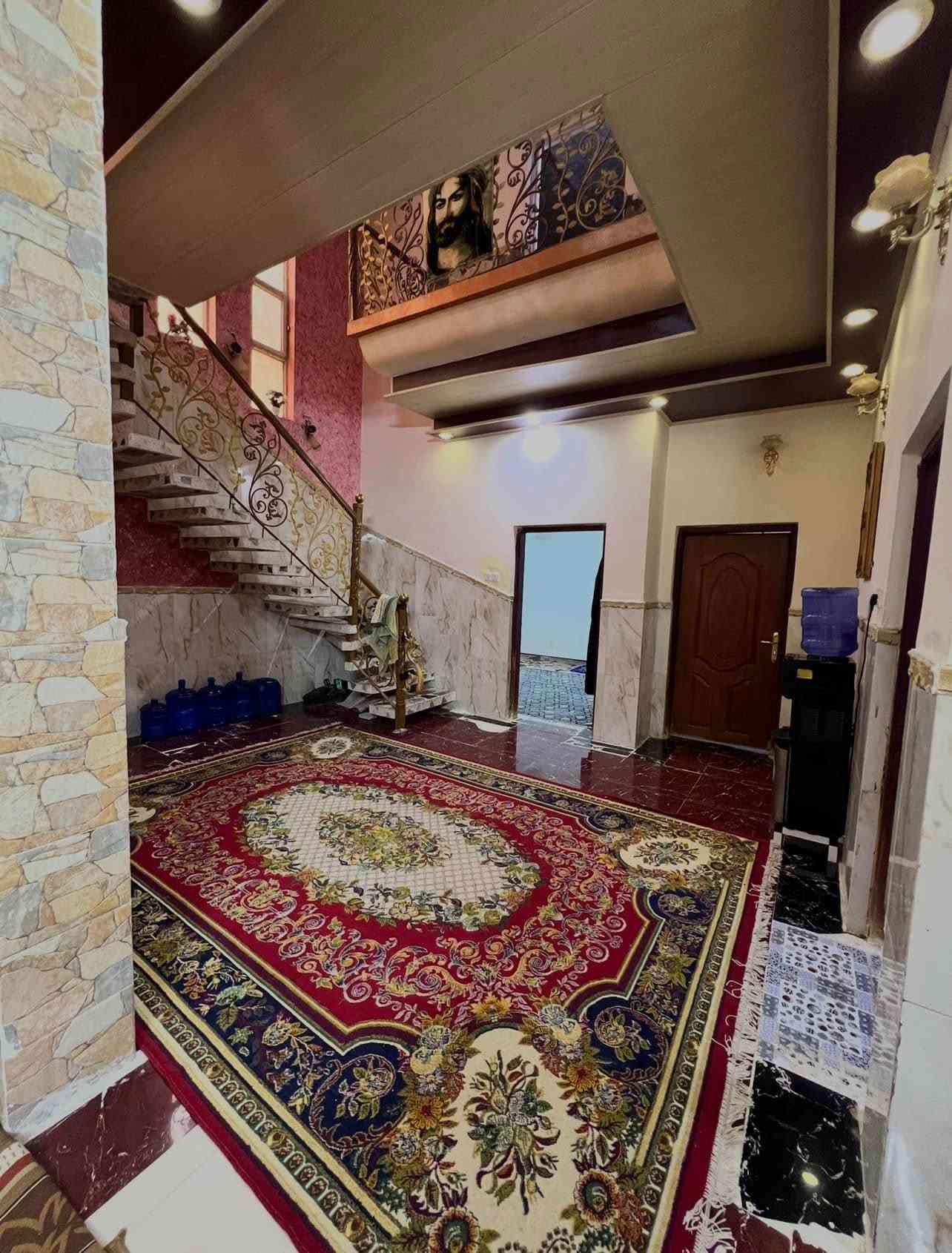 بيت للبيع حي الربيع المساحة 250 متر واجه 12.5 والنزال 20 طابقين كونكريت يحتوي البيت على 5 غرف السعر 450 وبي مجال بس الشراي يتصل الاستفسار ***********
