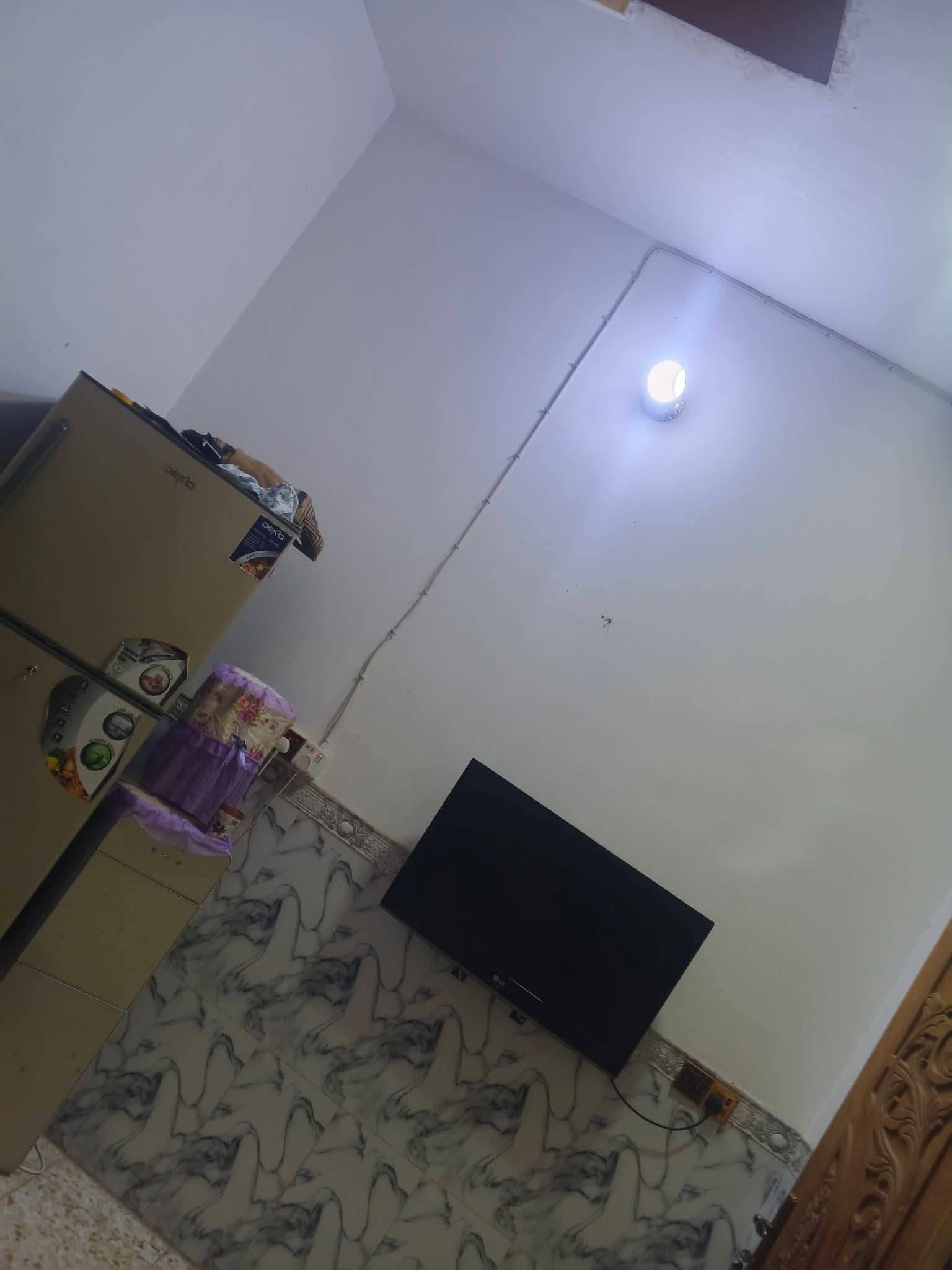 دار للبيع المساحه 100 متر بناء نضيف السقف كونكريت مسلح والارضيه سيراميك 

كافه الخدمات متوفره ماء وكهرباء قريب ع شارع العام 

📍 الموقع حله سياحي قرية الساده قريب ع فرن الصمون 

📞 للاتتصال ***********

📞 للاتصال ***********

