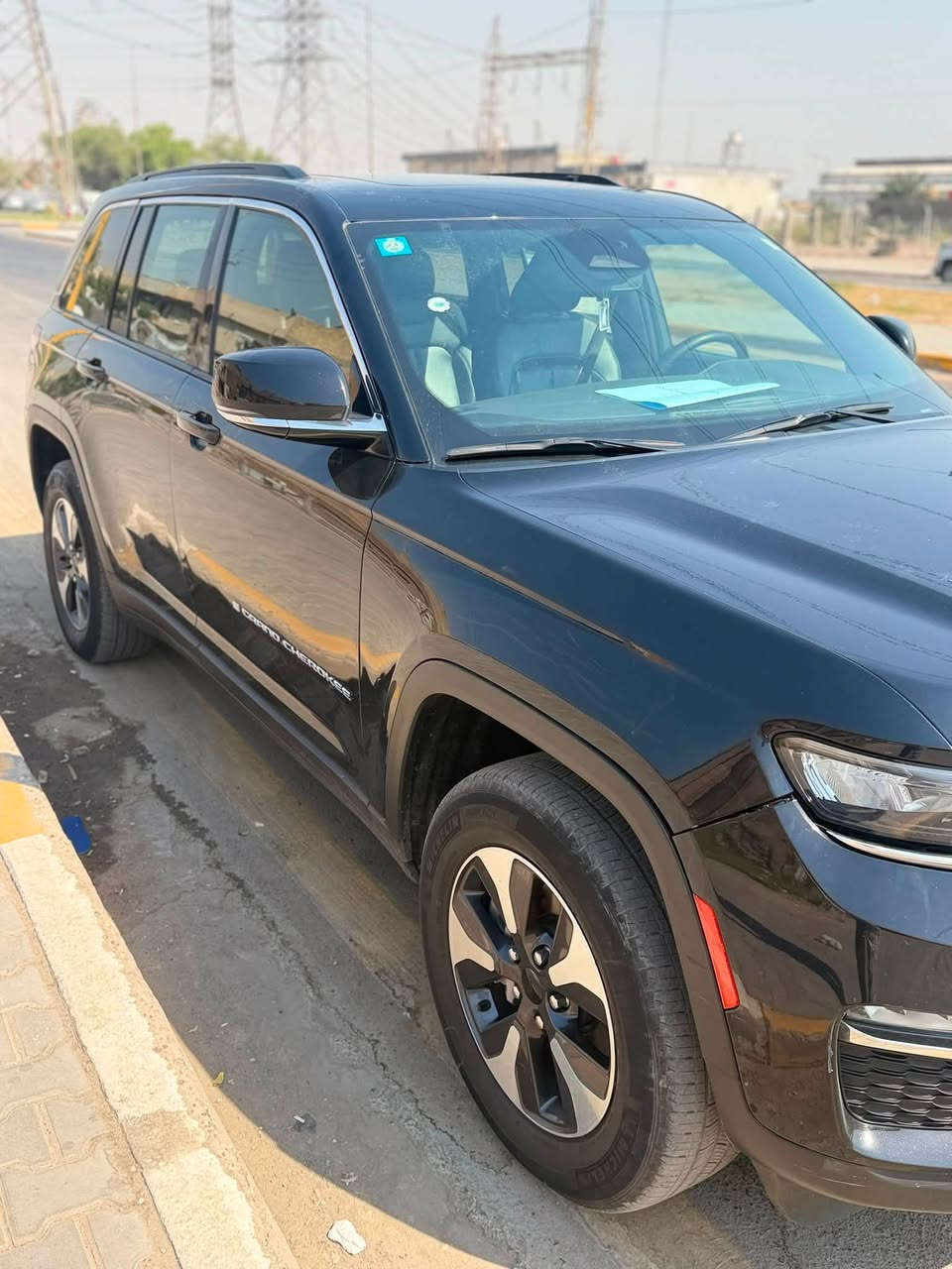 سلام عليكم جيب المتدد ١-١ فول
مواصفات المتدد معروفه كلشي بيه 
دبل فتحه 
رادار 
اشاير بل مري
مضخمات سماعات 
تدفئه بل كشن 
كشن كربائي 
وبعد هواي بيه هنا بل عراق صار بيه بس اهلال الجاملغ الخلفي صبغ   السعر ٢٣٣ وبيه مجال حك الجيه.  ***********
***********
