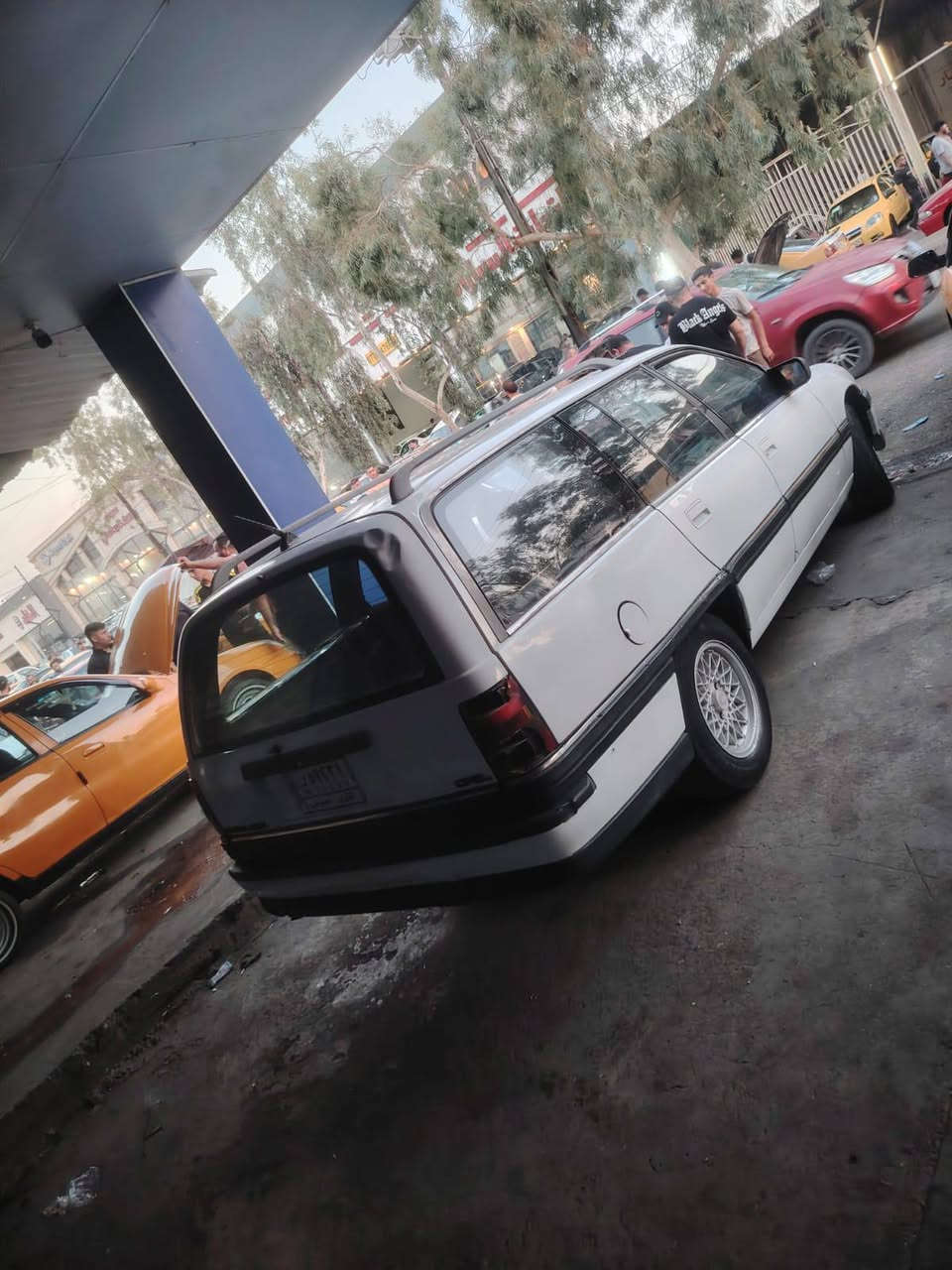 أوبل اوميكا 
موديل 1991
محرك حجم 20
رقم ألماني 
للاستفسار اكثر  ***********
