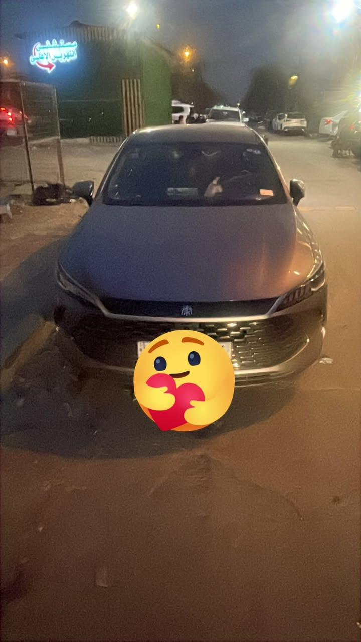 بي واي دي للبيع كن بلاس لون رصاصي مكاني قرب جامع النداء  ماشيه 26000 السياره ع وظع الشركه باسمي السعر 19 مليون رفم بغداد باسمي 
غير متواجد ع فيس ***********

