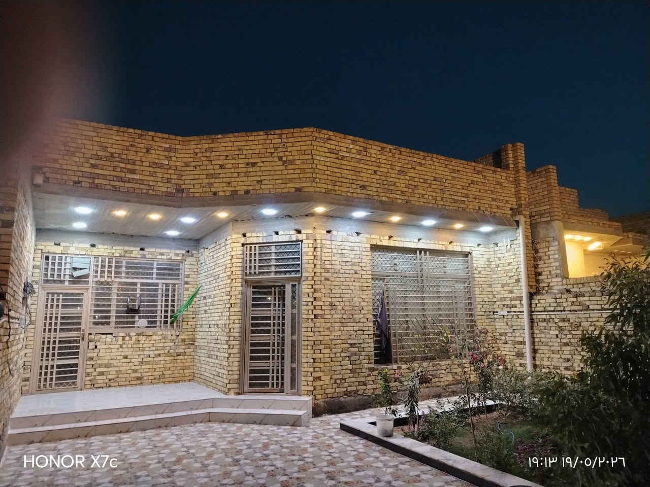 البيع في حي القصور مساحه 275 وبناء درجه أوله طابق واحد جاهز السكن (***********)
