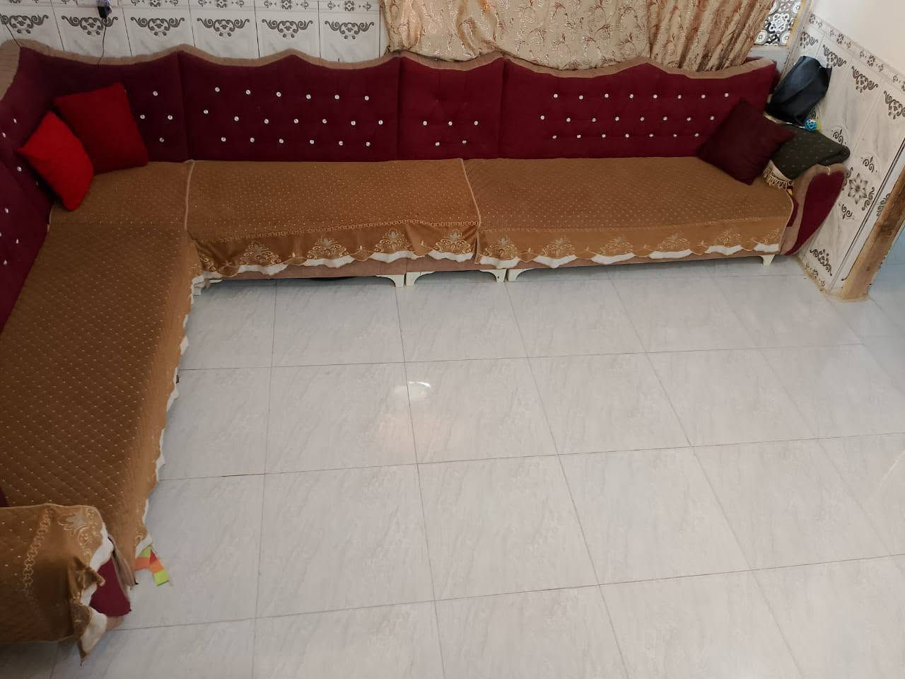 السلام عليكم 
مشتمل للبيع 
في حي الامير الزراعي خلف معمل ريتاج
المساحه 100متر  طابق واحد يحتوي علئ غرفه وصاله ومطبخ واستقبال وصحيات 
السعر 50 مليون وقابل للتفاوض 
موبايل ***********
