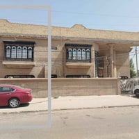 فرصه للاستثمار بشارع تجاري بحي الجهاد بالاطباء شارع عريض ٢٠ متر ورصيف ...