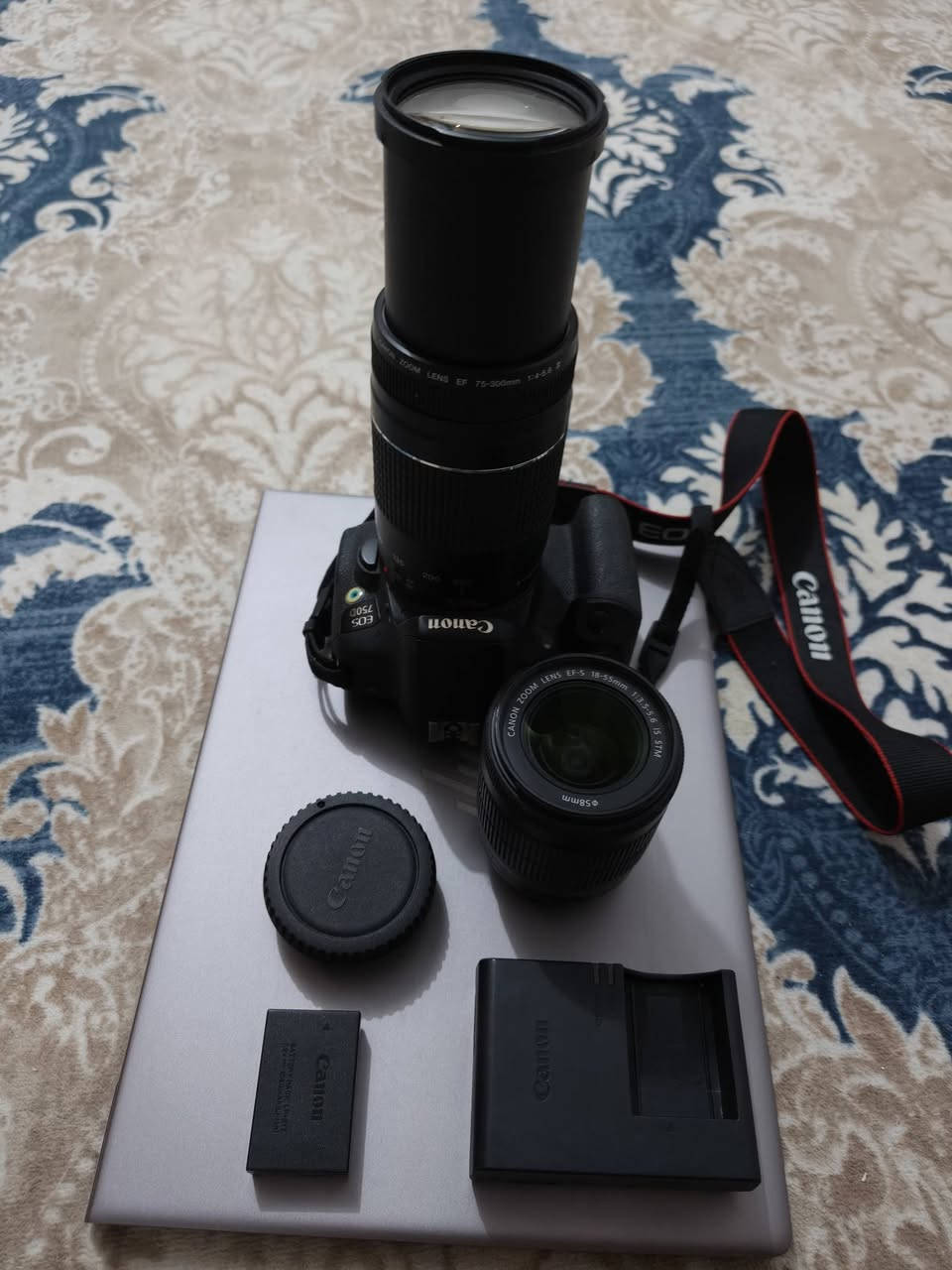 كامرة كانون 750d فول مواصفات استخدام قليل وشخصي جدا
شرط النظافه ميه بالميه بدون اي عيب او تصليح لا جلخ ولا طخه تاخذها شرط طك كارتون والصور كدامك توضح 
مع عدسة 18-55 مثبت بصري فيديو
وعدسة 75 - 300
وايضا العدسات بدون اي عيب وطك كارتون شرط
ومع ذاكرة 64 جيجا اصلي 
للبيع بسعر 490 الف
مكان نجف
تواصل وتساب ***********
