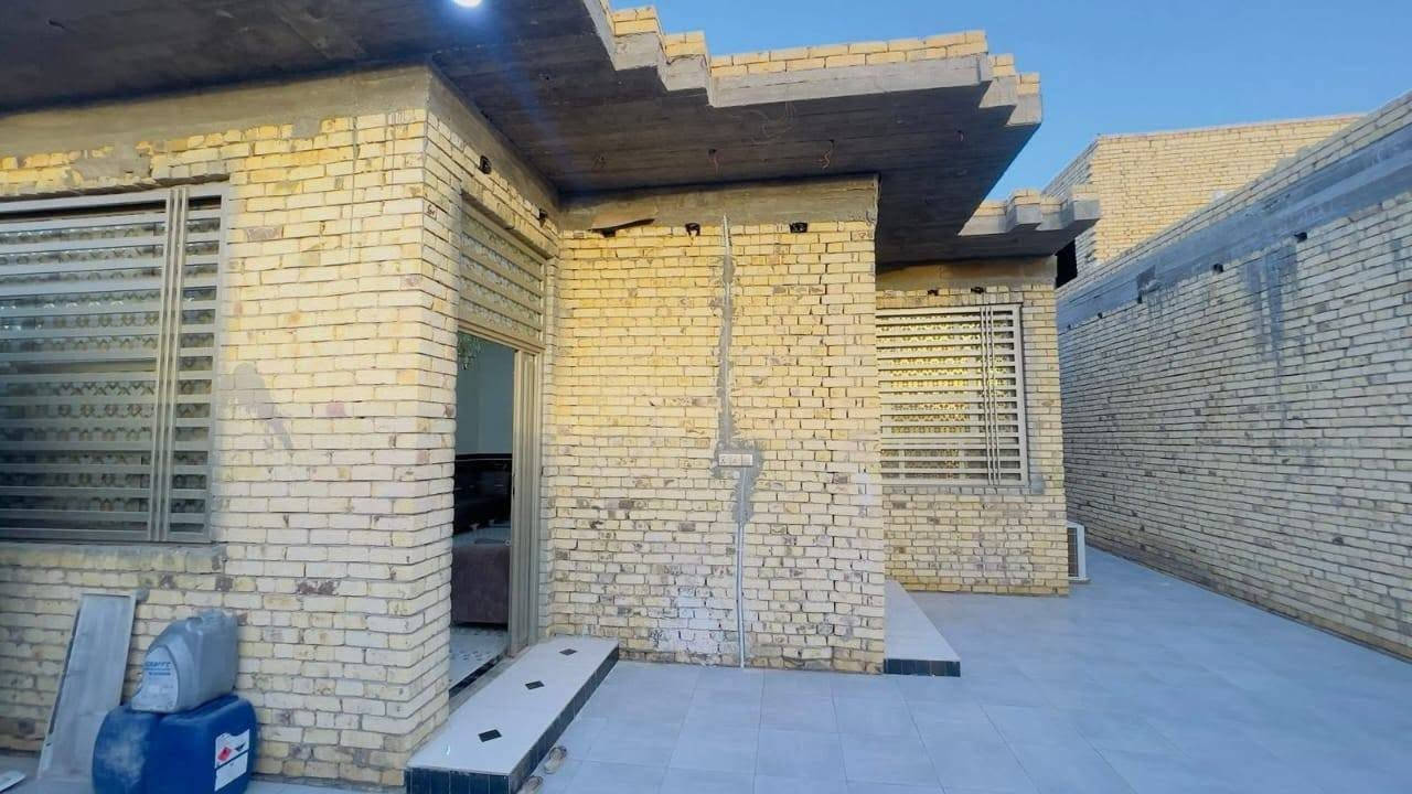 بيت زراعي للبيع مساحه 230متر
فضليه نزله البيطره يبعد عن شارع 100متر  رجائن بس شراي يتصل ع رقم ***********
