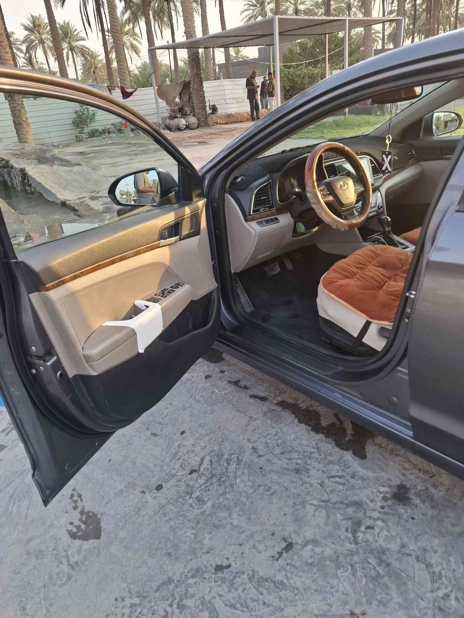 السلام عليكم النترا ٢٠١٨ رقم بابل بأسمي تحويل مباشر خليجي ١٦٠٠  محرك وكير وتبريد دواخل جديدة بيها ٣ قطع رش فقط اثر جرد السيارة جدا نظيفة السعر ١٢٠ بيها مجال الشراي يتصل *********** *********** مكاني بابل محاويل

