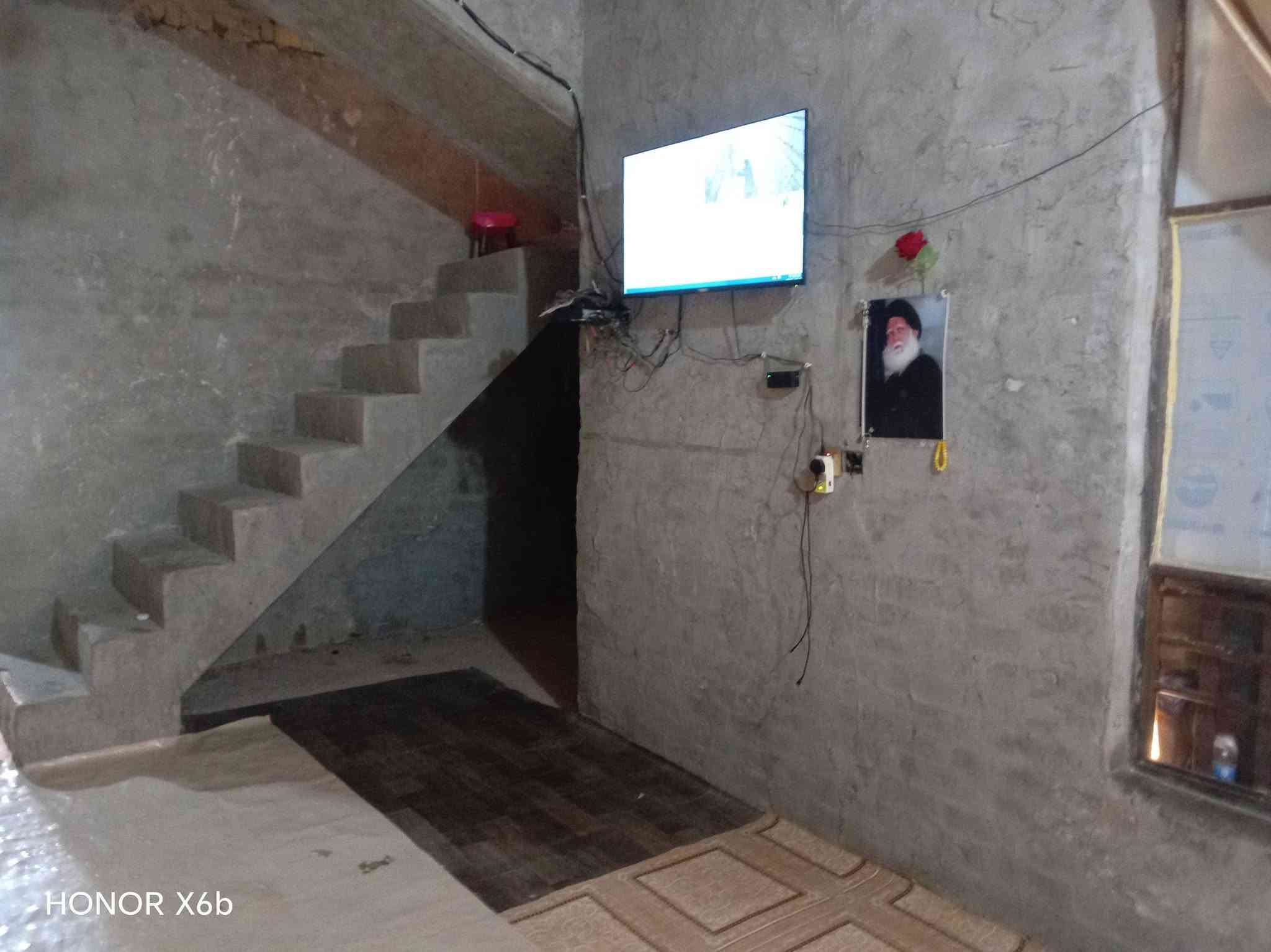 سلام عليكم بيت البيع مساحه 100نزال 25 البيت عوزه تلحيضات بسطه زراعي سند 25 طريق يا حسين متوفره  كل الخدمات ما كهرباء ومدارس تبليط سعر خاص الشري يتضل وبي خير ويدلل بيع مستعجل رقم الهاتف *********** الرقم بي وتساب وبي نتصال

