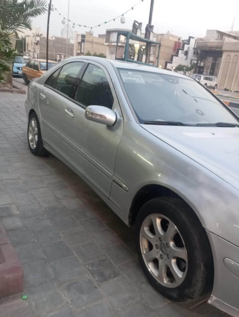 سلام عليكم.                                                                         

مكلف بالنشر                                                                       

مرسيدس للبيع                                                               
موديل 2006
نوع C 350
محرك 3500
سيارة نظيفة 
تبريد شغال و تحكمات شغالة 
سيارة حلوة    
رقم  الهاتف *********** 
السعر 75 ورقة و￼بيها مجال

(ملاحظة الشراي يخابر  )￼
