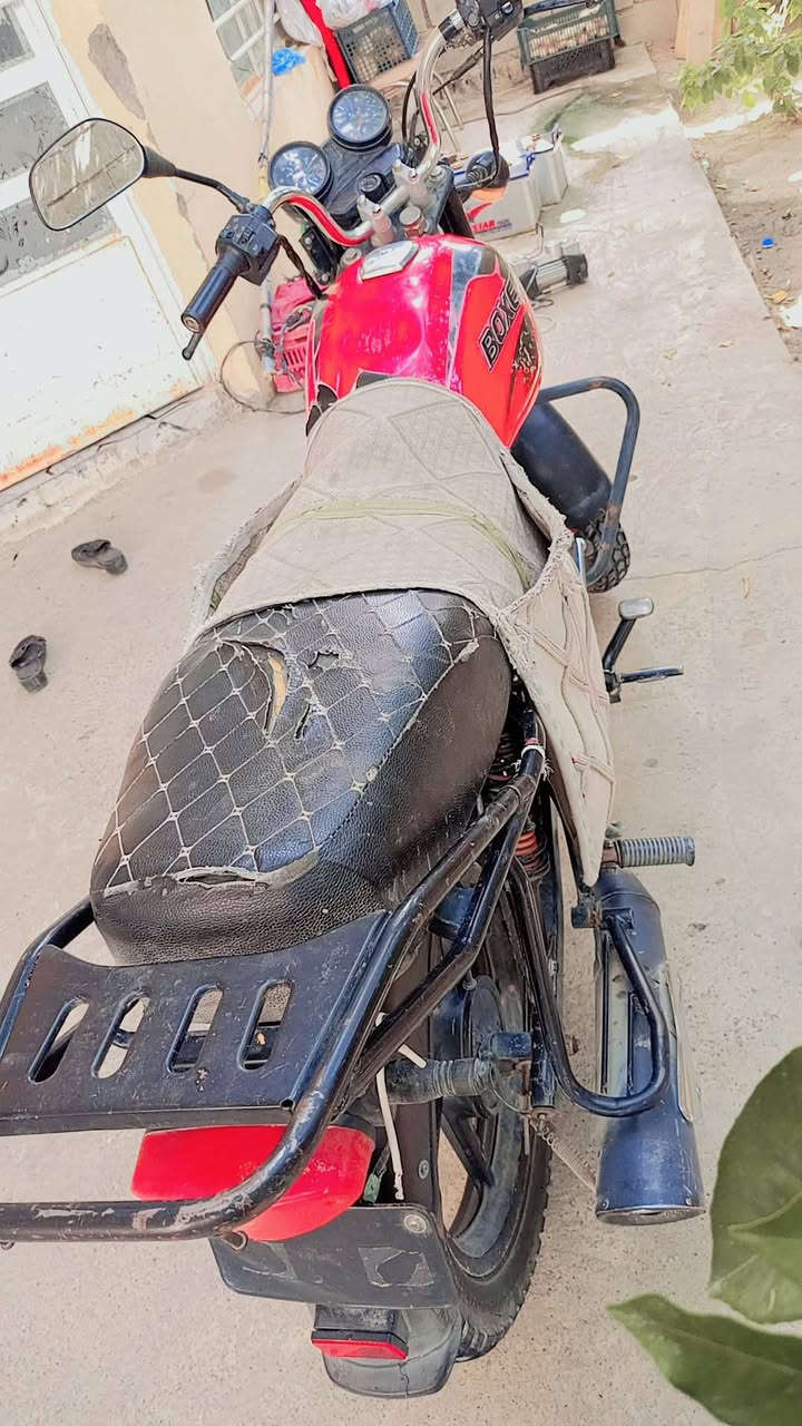 السلام عليكم بوكسر للبيع دراجه حلوه وخير من الله ماكينه فول لا دخان ولا تنقيص نشطه بالشارع بس يراد لها ترتيب اخوان تحياتي لكم موديل هي 18 الشرايه يخابر يا غوالي دراجه اوراقها ضايعه واكفلها من السرقه الشرايه خابر تحياتي لكم سعر 550 وبيها مجال للشرايه سكن وبكاني ديالى الشراي خابرني دراجه مستعجل عليها مال بيع تحياتي لكم *********** اللي يحب يراسل واتساب موجود او خط
