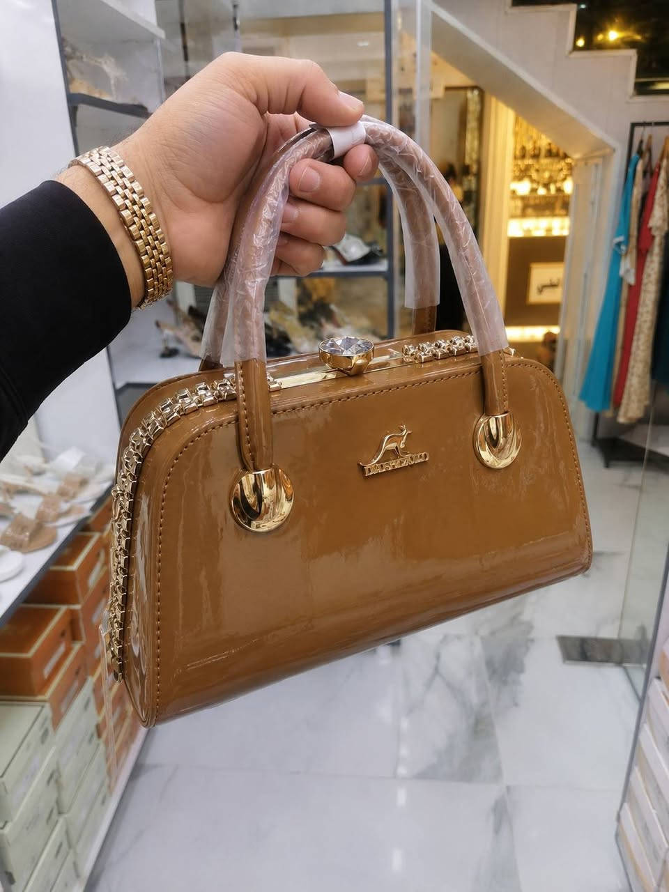 🔥🔥 تخفيضات تخفيضات 🔥🔥
💥 السعر فقط 10 آلاف دينار! 💥
👟👜 على جميع البضائع داخل المحل
📸 جميع الموديلات والصور موجودة داخل الصفحة
📍 أحذية وحقائب بيروت
شارع مزرعة – مجمع رؤتانا – الطابق الأول – محل رقم 24
🚚 يوجد لدينا توصيل داخل خانقين
حجز وتساب ***********
