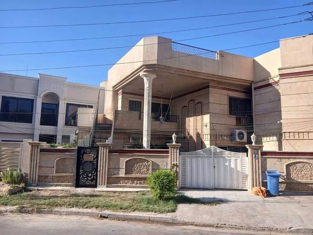 🏡 فرصة مميزة للإيجار في السيدية ✨
إذا كنت تبحث عن الراحة، والخصوصية، والموقع المثالي، فهذا العقار هو خيارك.

📍 الموقع: السيدية – مقابل حديقة ساحة الهنداوي، يبعد دقيقة واحدة فقط عن الشارع التجاري، وخلف أسواق حمص.

🏠 التفاصيل: ✅ المساحة: 150 م² ✅ الطابق الأول 🛏️ 3 غرف نوم واسعة 🍽️ مطبخ 🚿 حمام 🪜 درج مستقل 🌿 بلكونتان بإطلالة جميلة

⭐ قريب من جميع الخدمات والأسواق، وفي منطقة هادئة ومناسبة للعائلات.

💰 الإيجار: 750 ألف دينار شهرياً

📞 للاستفسار: ***********
