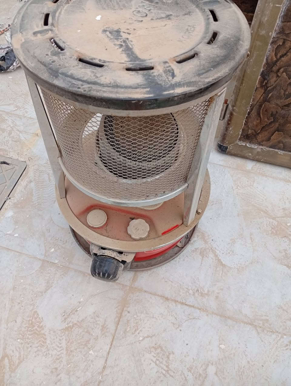 للبيع
مروحه سقفيه عدد ٦
سنك 
صوبه 

‏‪***********‬‏
