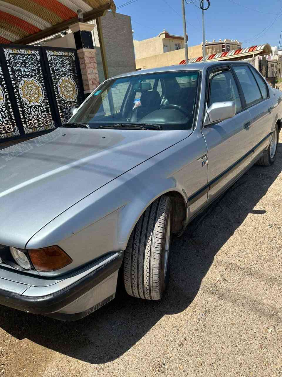 السلام عليكم
مكلف بالنشر بي ام 735 نظيفه جدا موديل 92 رقم بغداد دولي شرط التحويل السياره لا ضربه لا خياس مصبوغه جماليه فقط تبريد ثلج دبل جام الداخل جلد سلايت شغال كفاله كير ومحرك وكلشي بيها شغال يعني مال جناي
السعر 70 وبيها مجال 
رقم صاحب السياره/***********
