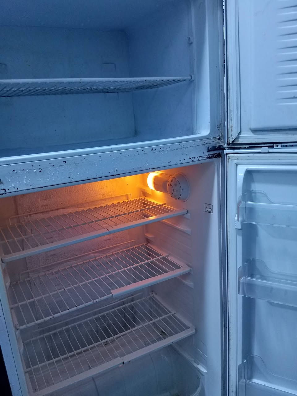ثلاجة بيكو مستعمل
موديل BEKO RDP 6700 تقييمها اربع نجوم تبريد ممتاز
15 قدم
الفريز تجميد قوي وممتاز
التبريد فول 
كاملة مكملة ما شاء الله
الثلاجة كلش نظيفة 
السعر150 وبيها مجال
الي ما يشتري لا يكسر بسعرها 
للاستفسار *********** موجود واتساب
