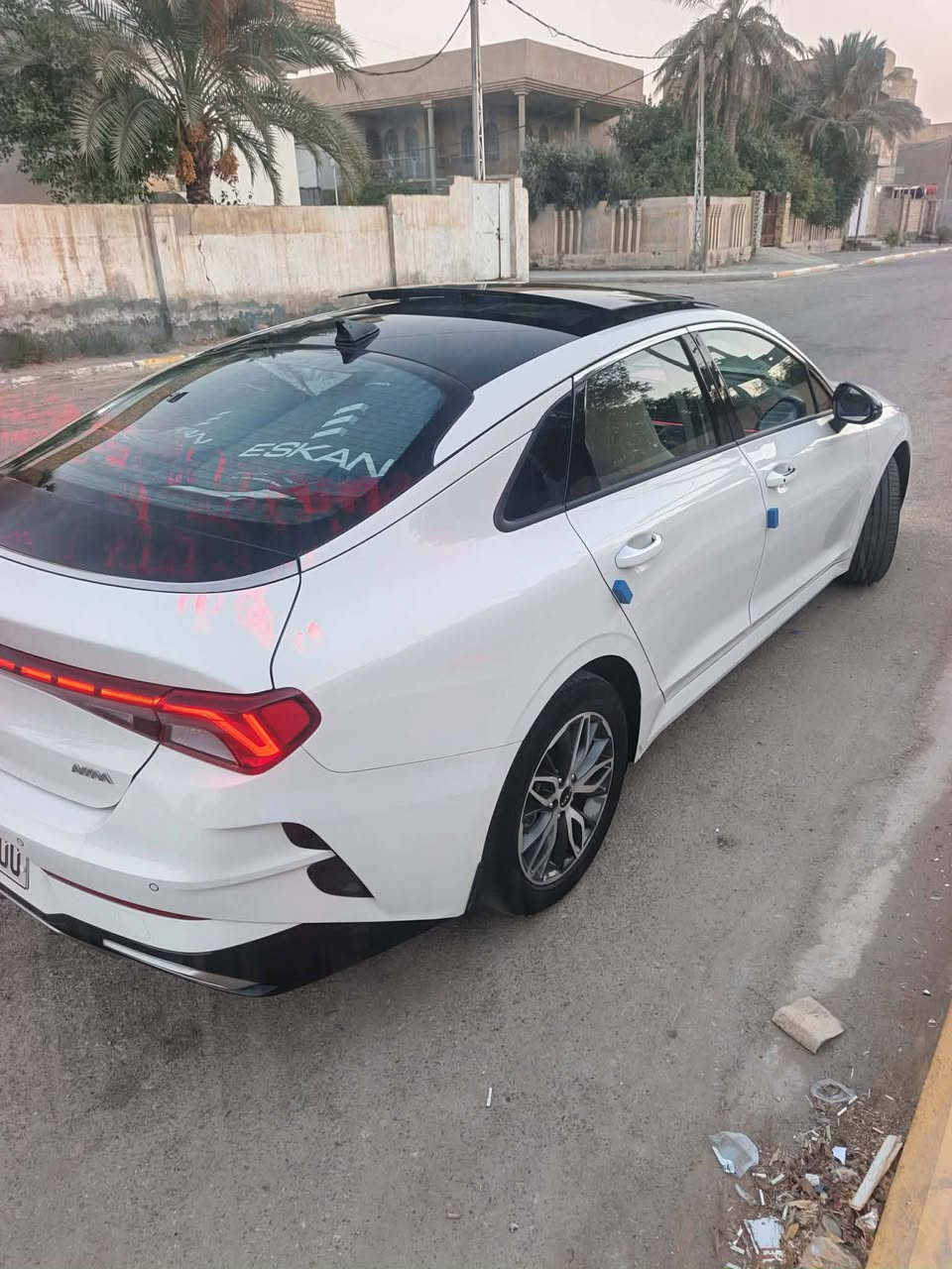 كيا كي فايف (K5)
موديل 2023 فول مواصفات 1/1 
خليجي محرك (2000) دوش  

 كشنات جلد 

كشنات كهرباء 
مري شفط 
حساسات 
شاشه كبيره تدعم كار بلي 
كامره 
تحديد مسار 
 
مانع انزلاق 

تبريد قطعتين  

ويل حجم 17 كروم 

حساس اطارات 

5 وضعيات قيادة 

وباقي مواصفاتها المعروفه 
ماشية 50  الف حقيقي  وقابله للزياده 

السيارة كلش جديدة بيه بنيد تبديل بدون دواخل وشويه بارد فقط مؤشر عليه والباقي كفاله عامه 

السياره رقم اربيل والسنوية لغايه 2030
 تريد تحويل او وكاله 
مكان السياره واسط النعمانيه 
للاستفسار الاتصال *********** او ***********
