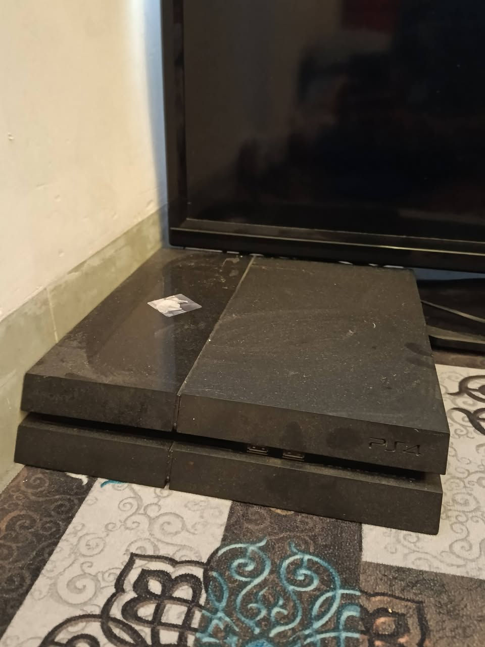 سلام عليكم بيع بل ستيشن 4 فات كامل ملحقاته أو بيه حساب استور همينه قرصين fc24 GTA5  وياه 3 جوستكات أو كيبورد ماوس السعر 170 الف بيه مجال عنوان ديالى قضاء خانقين للاستفسار الاتصال على الرقم التالي: ***********
