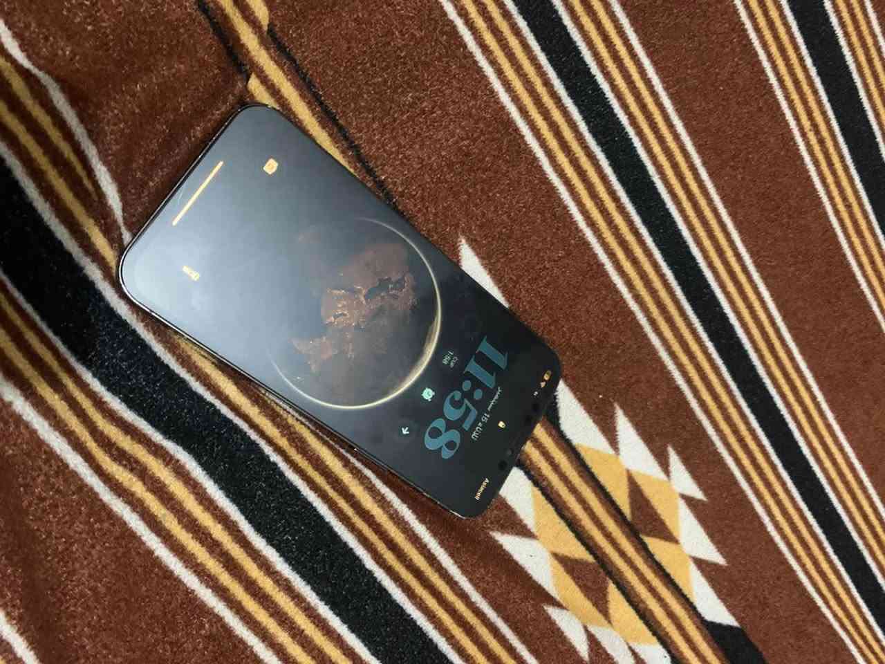 السلام عليكم 12 برو ماكس للبيع جهاز نضيف
بطاريه 72🔋بلاديه
شاشه مبدله اصليه 
ذاكره 256
بس يرادله ضهر وفلاش والباقي كله جديد 
الاستفسار ***********
