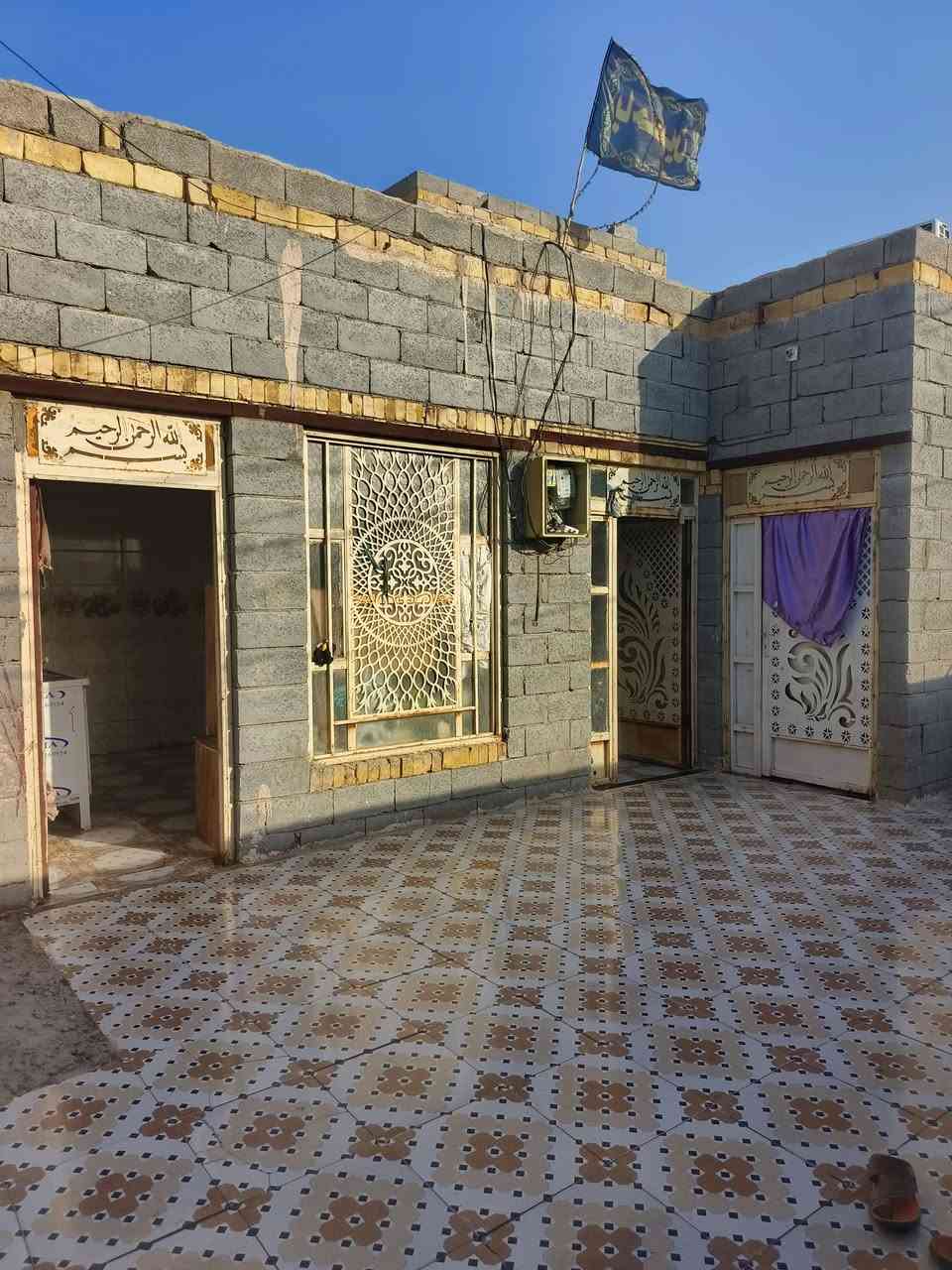 السلام عليكم بيت بحي الحسين غرفتين وديوانيه ومطبخ كامل من كلشي مابي اي نقص بناء جديد ماي كهرباء مجاري كله فول السعر خاص واتساب ‏‪***********‬‏
