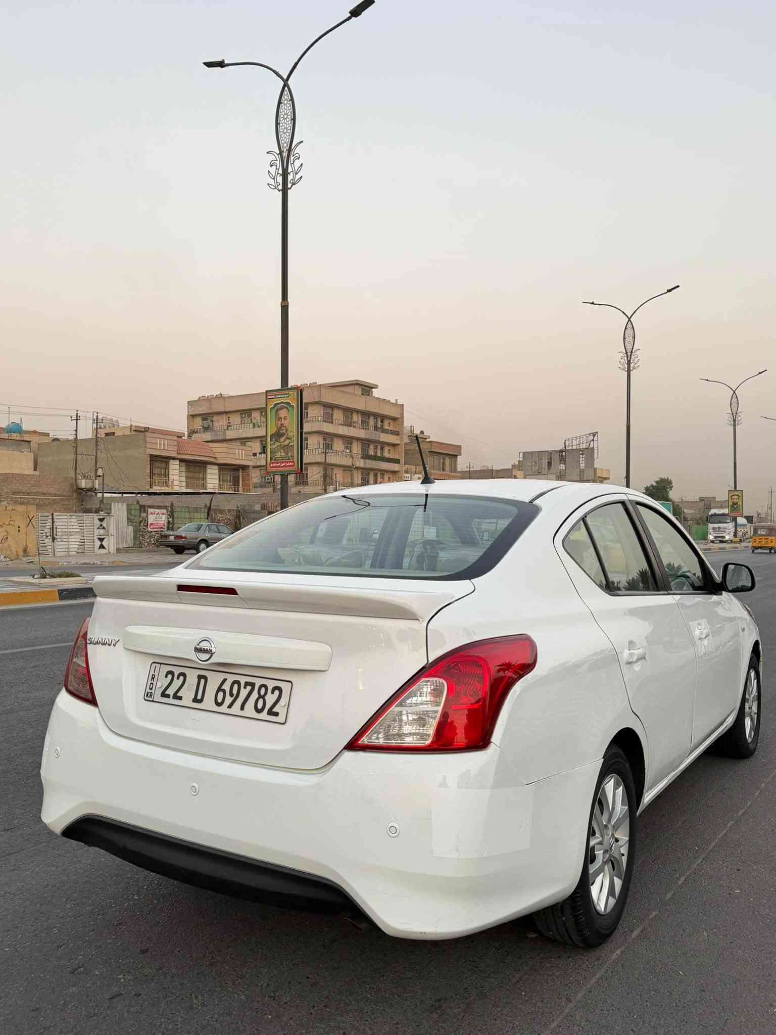 السلام عليكم سني هندي 2021 فول ام البليته الزركه ماشيه 48km السعر ( 104$) مكاني بغداد زيونه *********** 
سياره جديده مكفوله من الضربه والصبغ فقط بارد مكانين صغار ما مبينات تبريد ثلج محرك وكير مكفولات بيها منضومه مال غاز 
سياره جاهزه اربعه جام كهرباء تحكمات ستيرن قطعتين تبريد ويل كب الشراي يتصل
