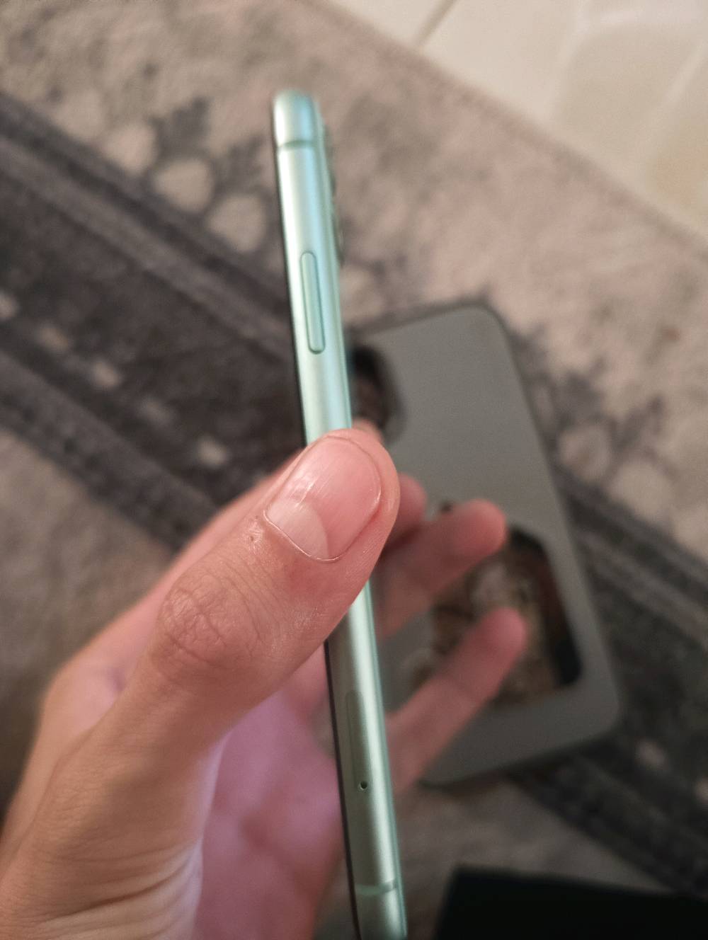سلام عليكم ايفون 11 عادي للبيع مفتوح تخطي يعني  الخط ميشتغل الجهاز وتر ما مفتوح و فول نضافه ذاكرة 128 و بطارية87 مو شراي لا يجي رحمه لهلكم 150قفل