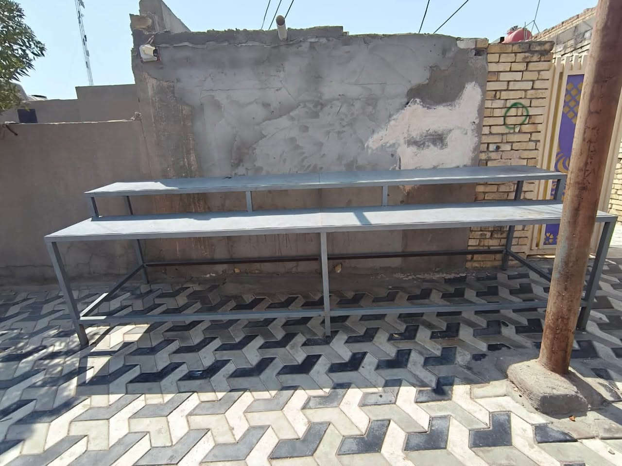 ميز • للبيع • بالعماره