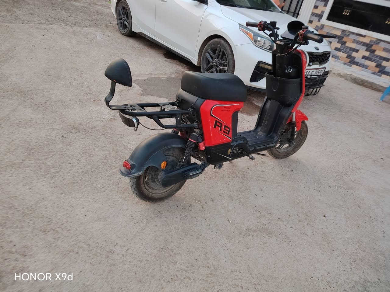 دراجة R9 شحن كهربائية 🔥 
🚲 الموديل: R9
🔴 اللون: أحمر
⚡ كهربائية بالكامل! من عدا الهورن غير شغال
🔋 بطاريات شحن جدد
💡 لايت أمامي قوي
💡 إشارات أمامية وخلفية
ستاند جانبي
كرسي جديد ومريح
شكل رياضي وحلو
تمشيك بالشحن الوحده 10 الئ 15 كيلو حسب وزن الراكب
السعر 275 وبيه مجال للطيبين
العنوان بغداد الدوره ابو دشير
للأتصال علئ هذا الرقم 👇
***********
