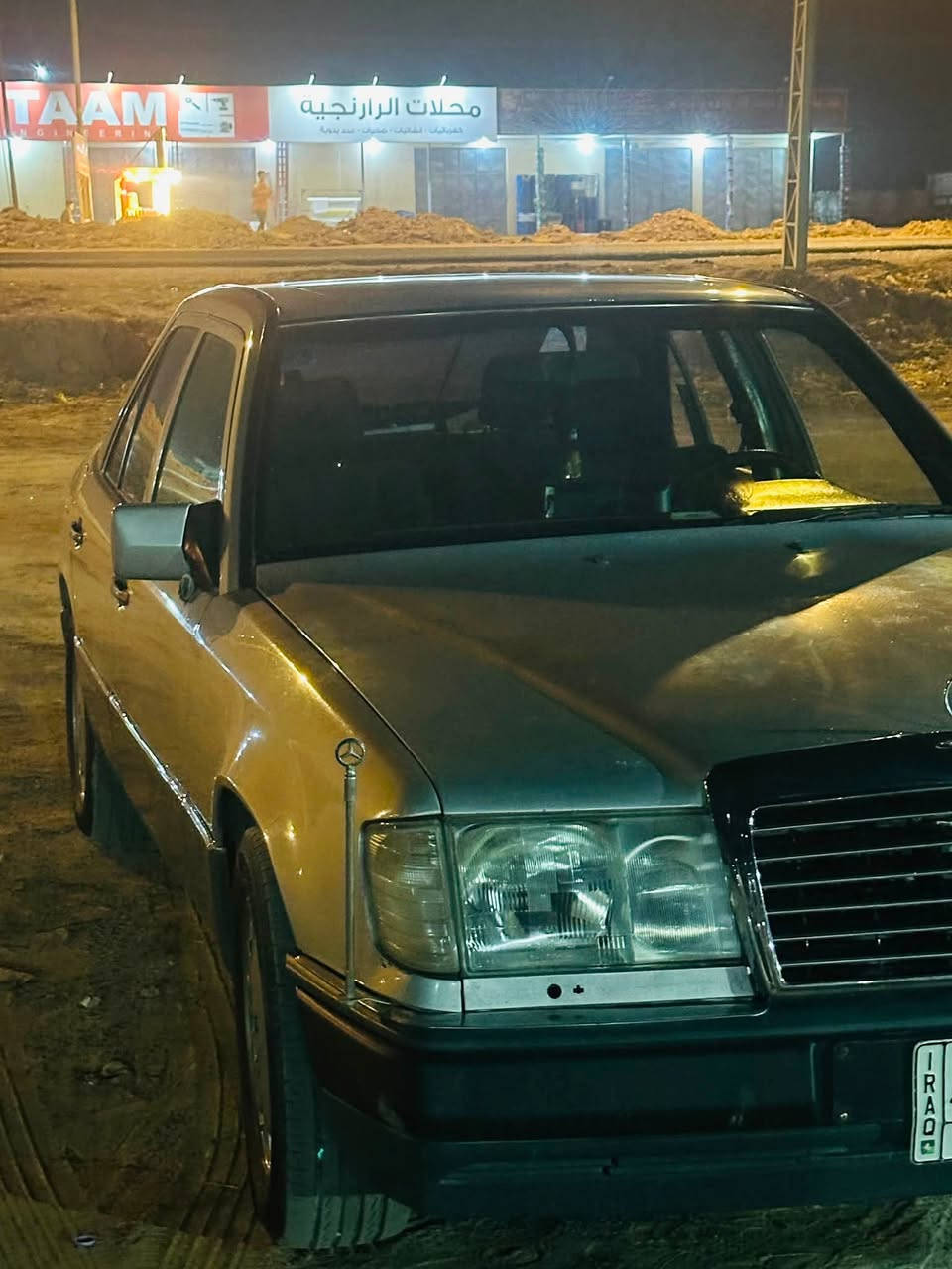 السلام عليكم 
للبيع رقم بغداد  موديل 1990  قواعد شركه عنكبوت 300 تبريد جديد تخم تاير تخم نوزل جديد جام كهرباء فتحه  منضومه تبريد جديده رادير جديد  سياره جاهزه بيع او مراوس  سعر 68 بيه مجال مكانه حله ***********
