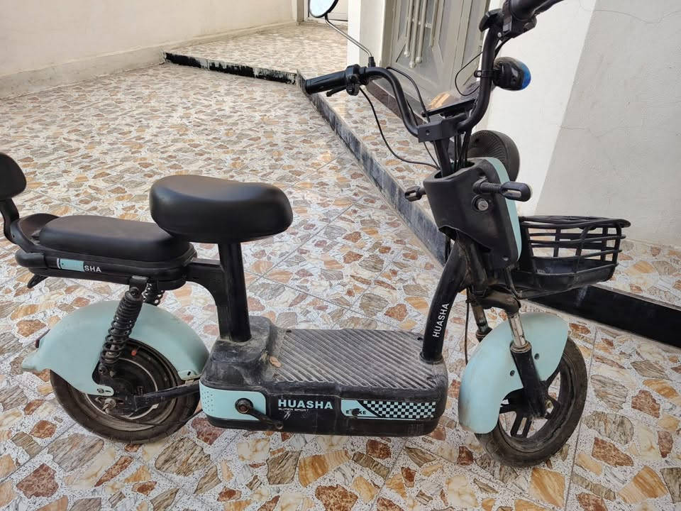 باسكل شحن حجم صغير للبيع نضيف ما ناقصه بس بريك البطاريات بعدهن عل وضع الشركه سعر 250 الف الاستفسار :*********** العنوان الرمادي ال5 كيلو
