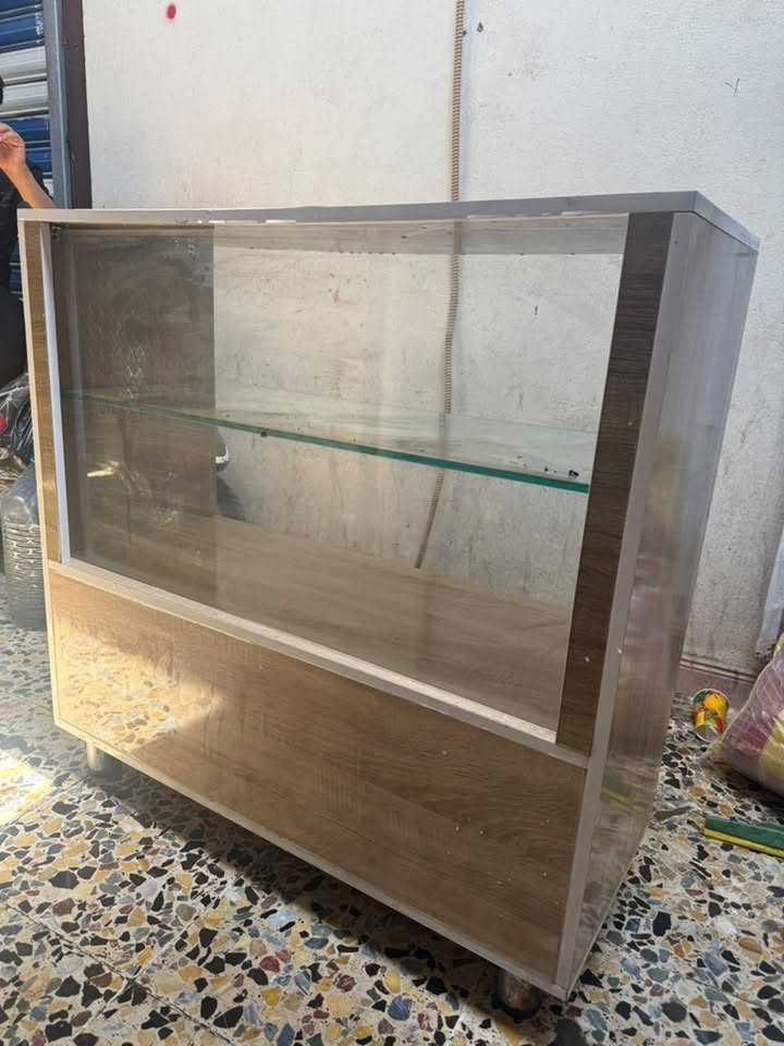 سلام عليكم ميز جام خانه.
عرضه متر
رتفاع 90 
مستخدم شي قليل 
*********** بغداد مدينه الصدر 
اتصال فقط 
العدد ثنين
