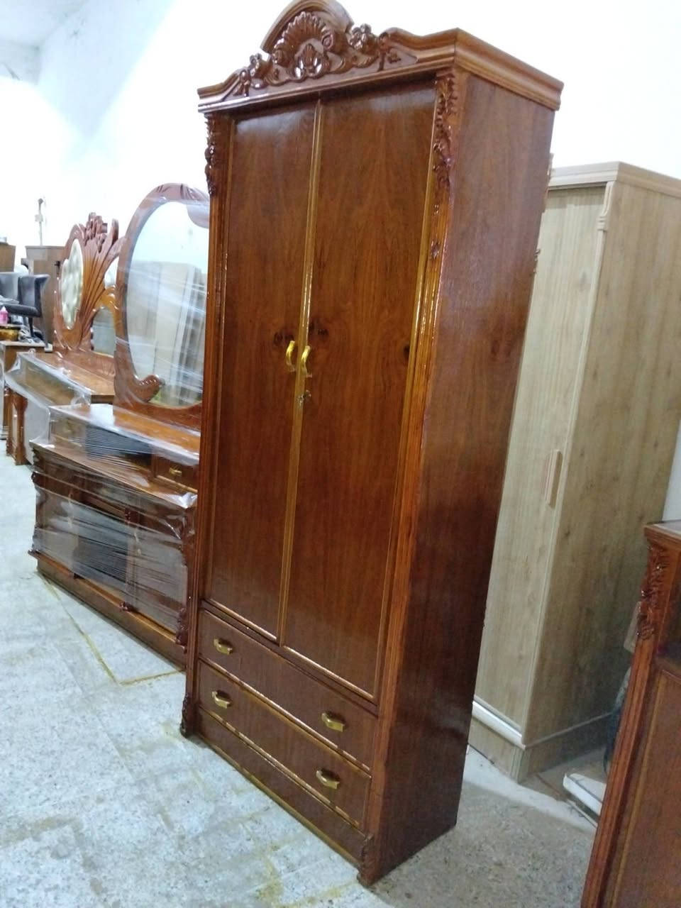 غرفة للبيع 6باب ملحق صاج داخل خارج حطاطه توصاه 5ملم ثكيله بشرط كله نقش زان السعر 875 الف وبيه مجال العنوان كاطون الرازي شارع ابو رباح قرب جامع أسماء الله الحسنى مزاد ابو كرار الغريباوي ***********
