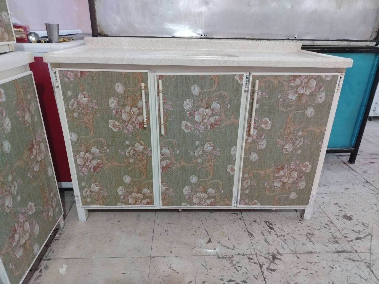 للبيع كونتر ارضى ملحق مترين نضيف سنك ١٣٠سم كرانيت سعر ٢٧٥ بي مجال *********** اسيا ***********
