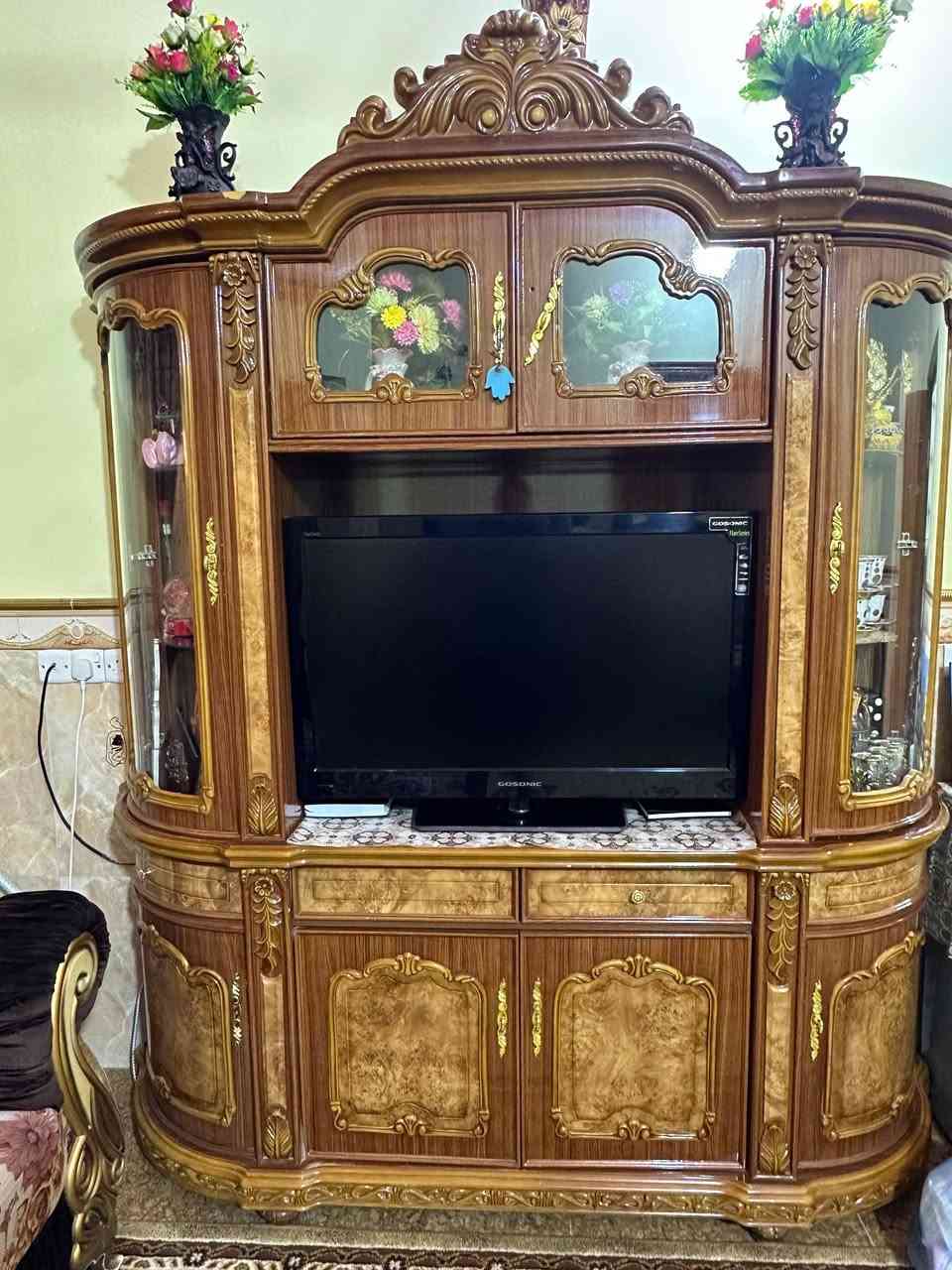 يالله السلام عليكم عندي هذا تخم اربع قطع وعندي بوفيه 300،300 وبيه مجال اتصال ***********
