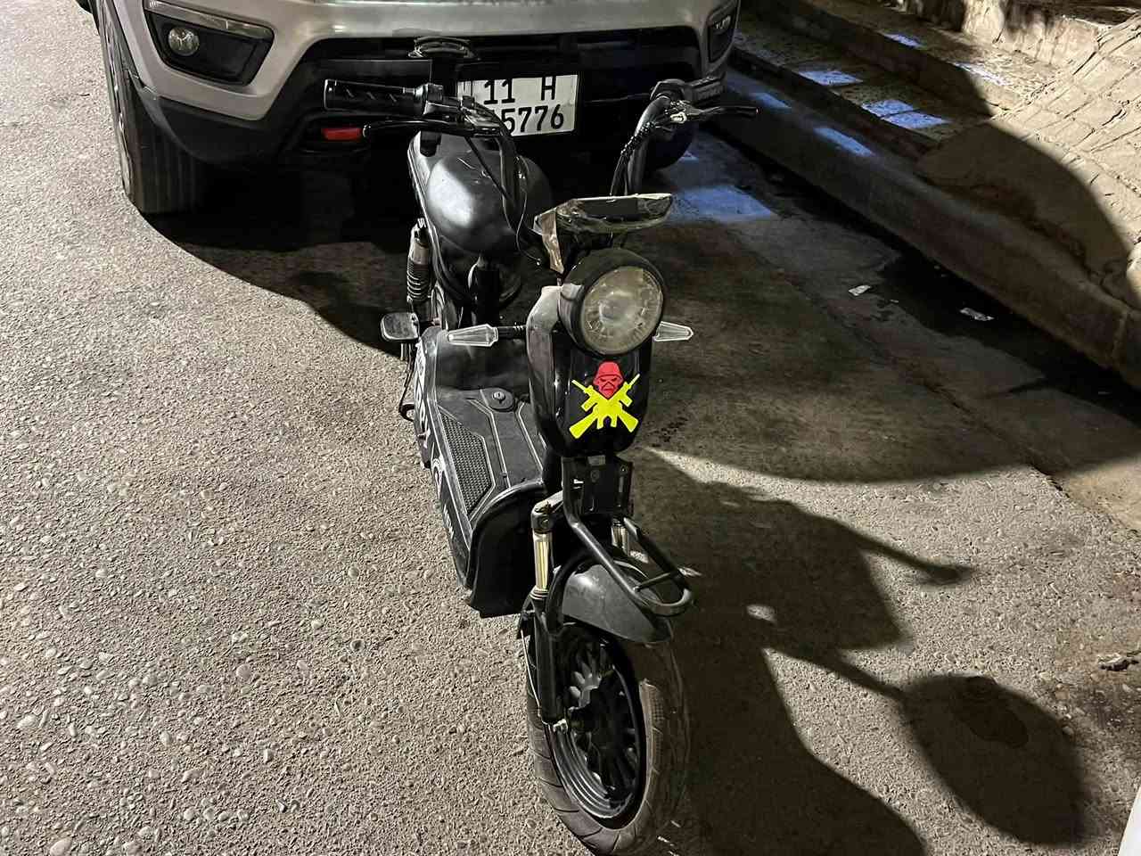 دراجه شحن للبيع بطاريات زينة بس التايرات نازلة ويرادلهن نفخ للتواصل خاص واتساب ‭***********‬
