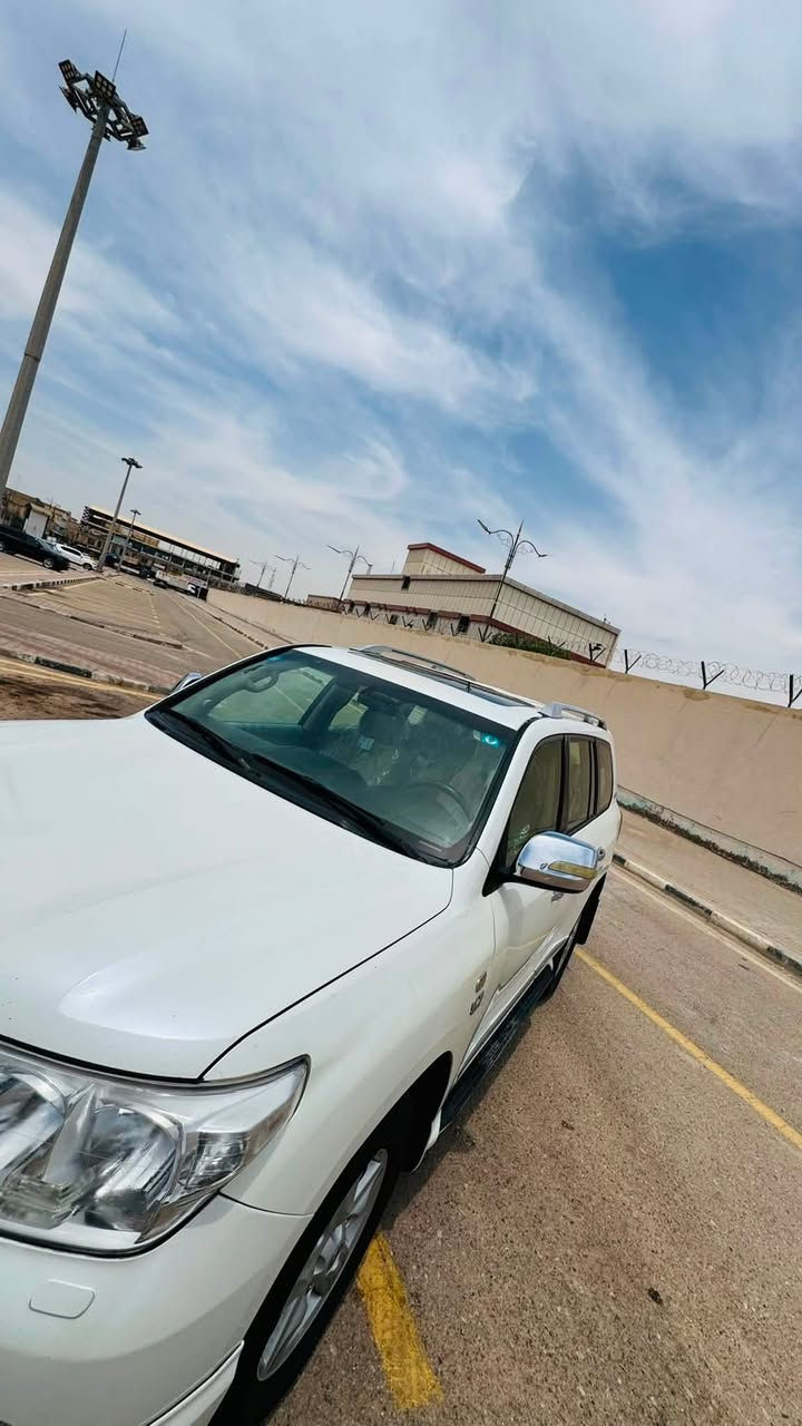 سلام عليكم لاندكروز VXR ستينه اصل 2011
موصفات لكزس 

تفزيونات خلفيه 

فول للاخير 

 تحويل مباشر 

مكاني ميسان العماره 

الرقم ***********

