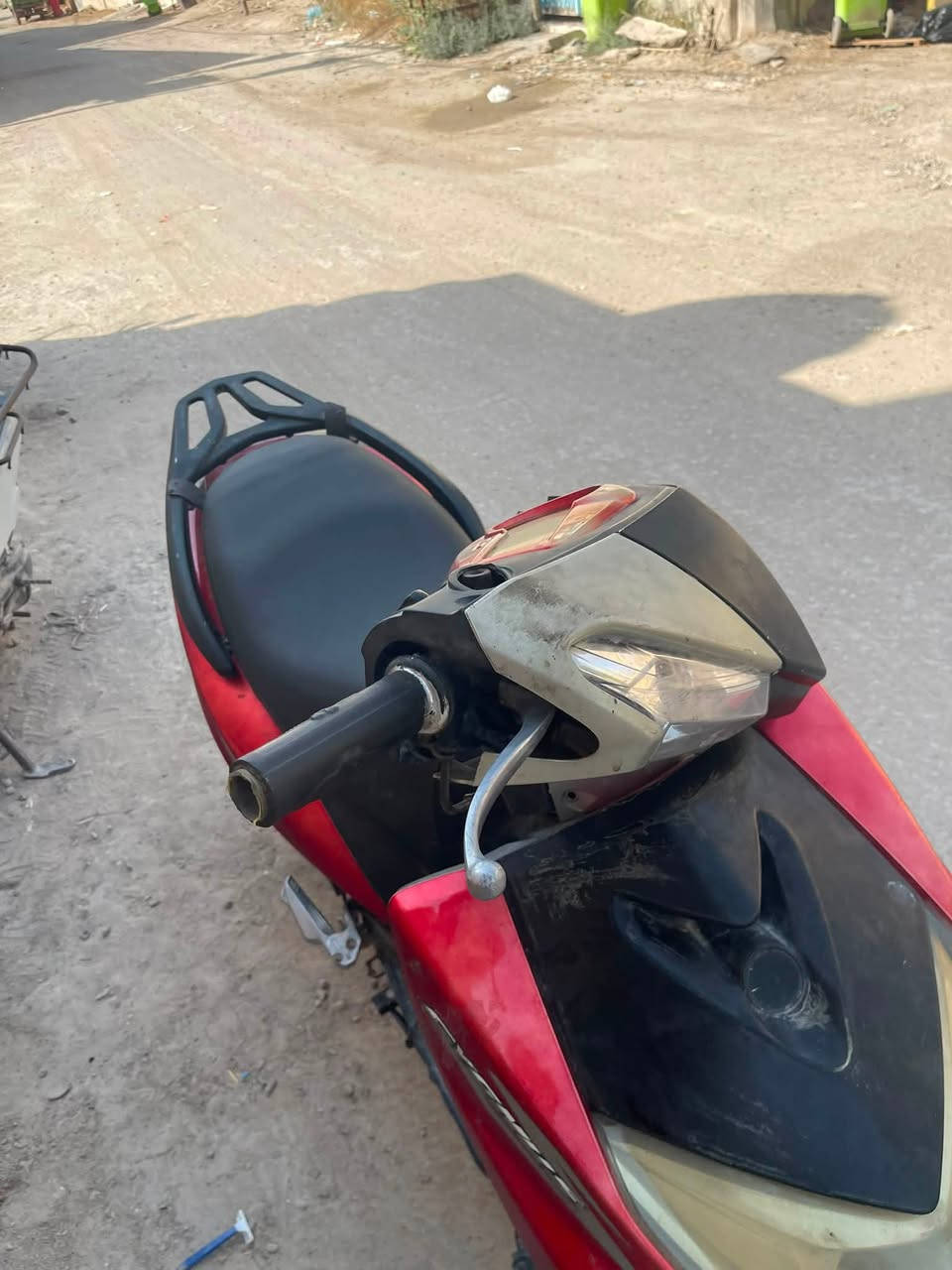السلام عليكم : دراجه ماكس سكنس 🏍️
1محرك ياباني وليس صيني🚀
2شغاله هندر +سلف🔋
3كهربائيات شغاله بلكامل🔋
#العينه شغالع مع البانزين بس ربط فيشه
4صندوق شغاله مع قفال🔐
5سكان قفال بلكامل🔐
6تبديلت دهن جديده
7لايت عالي مع ناصي مع رماش💡
8تايرات جدد بلكامل 
9سعر الدراجه 325 مجال بصيط جدا
للاستفسار :***********
