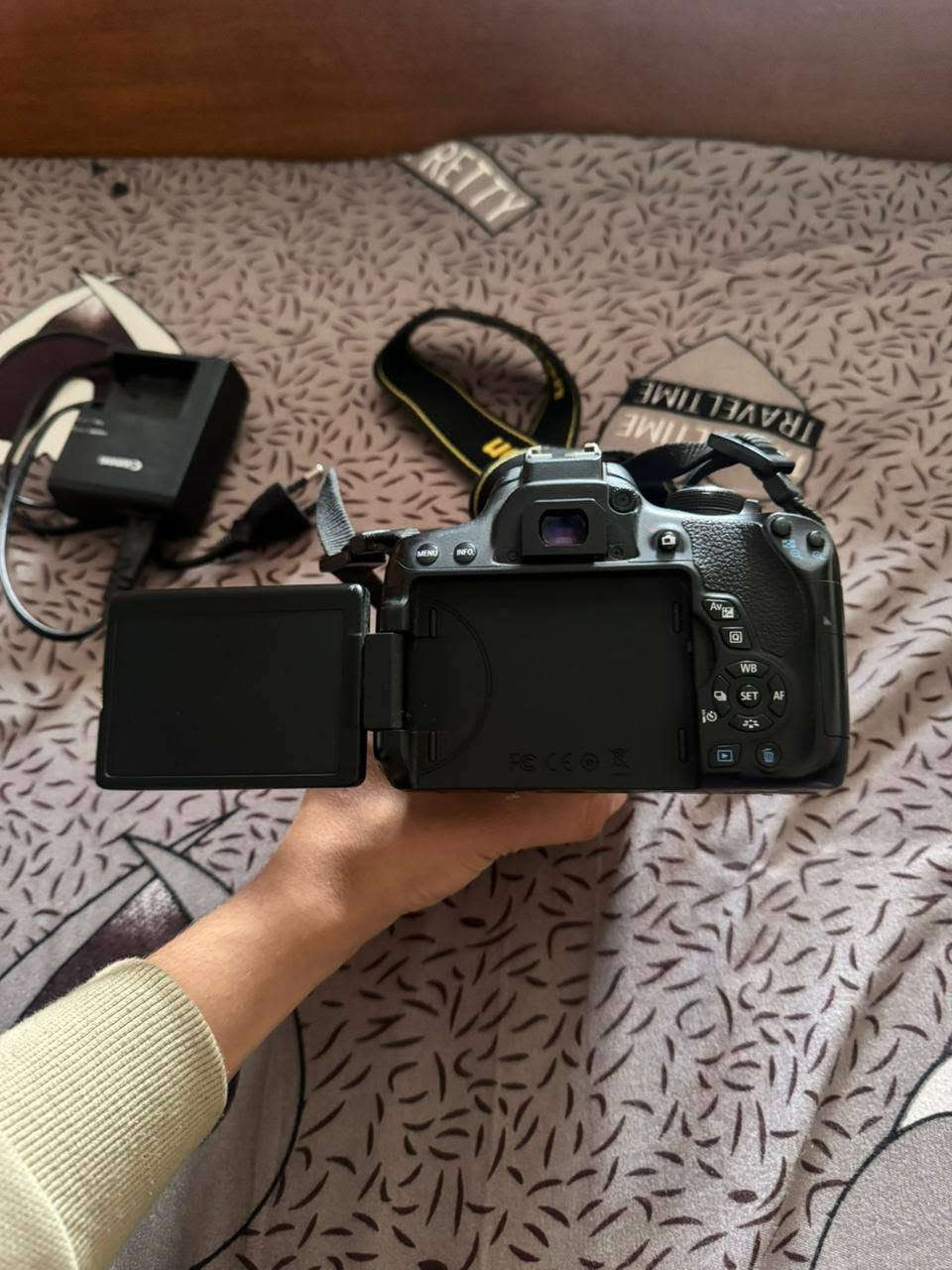 السلام عليكم

كاميرا كانون  EOS 700D

كاميرا نظيفة مع ملحقات كامله

للبيع السعر 450 وبيها مجال مكاني كوت للتواصل :
***********
