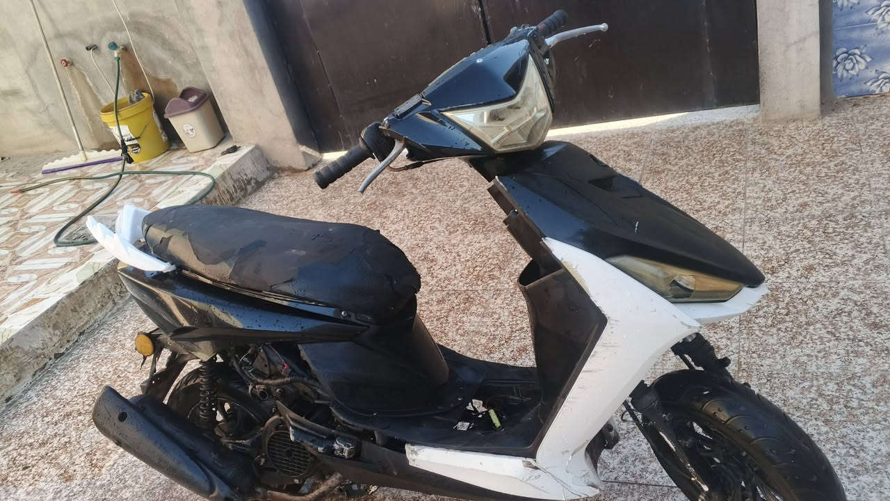 ى سلام عليكم دراجه fs للبيع نضيفه ومحرك قوي كفرات الوره واحد مكسور السعر 250 المكان ديالى بعقوبه رقم ***********
