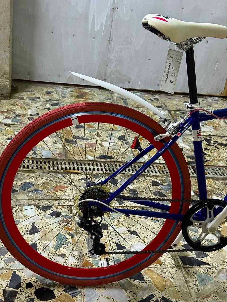 أخوتي اليوم موديل وقطعه مميزه 🇬🇧أصلية🔥🔥
🔵 بايسكل c700 حجم28🚴🏻‍♂️ فريم L قطعة بريطانية🇬🇧 أصلية 

🔵الوياله مختمه وبلاد ✅ تايرات نوع KENDA🛞💯

🔵نظام السستم SHMANO ☀️ 

🔵نظام البريكات TEKTRO🔥بحالة الوكاله 

🔵نظام فتح قفل PROMAX✅ كولهه مختمه

🔵سرج طبي للمسافات الطويله يتحمل اوزان لل 150KG 

🔵قاعدة مطاره+مطاره أصلية🔥 

🟡القطعه كاملة من الويل للويل ✅

/🔆وبسعر جداً جداً مناسب/🔆 

🟡 السعر  ١٥٠ الف قفل🔥🔥🔥 
📍مكاني بغداد الأورفلي📍 

رقمي📞  ***********
