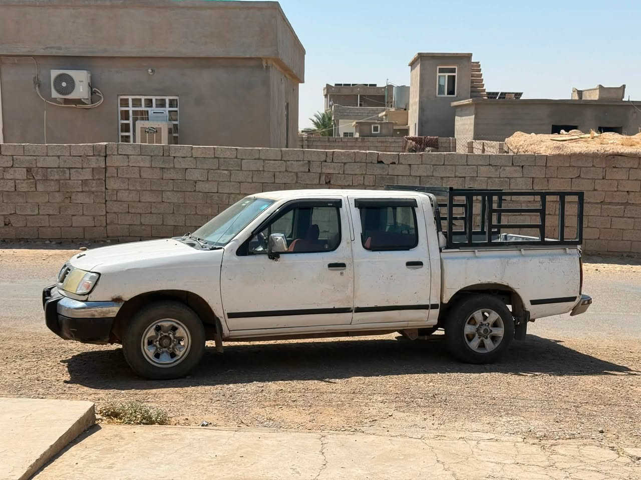 نيسان بك اب 
موديل 1998
دشبول احمر
تبرد
تايرات جدد 
شاصي نضيف 
ويل كب 
كير محرك بشرط 
السعر 50 و قابل للتفاوض 
التواصل على الرقم التالي 
‏‭***********
