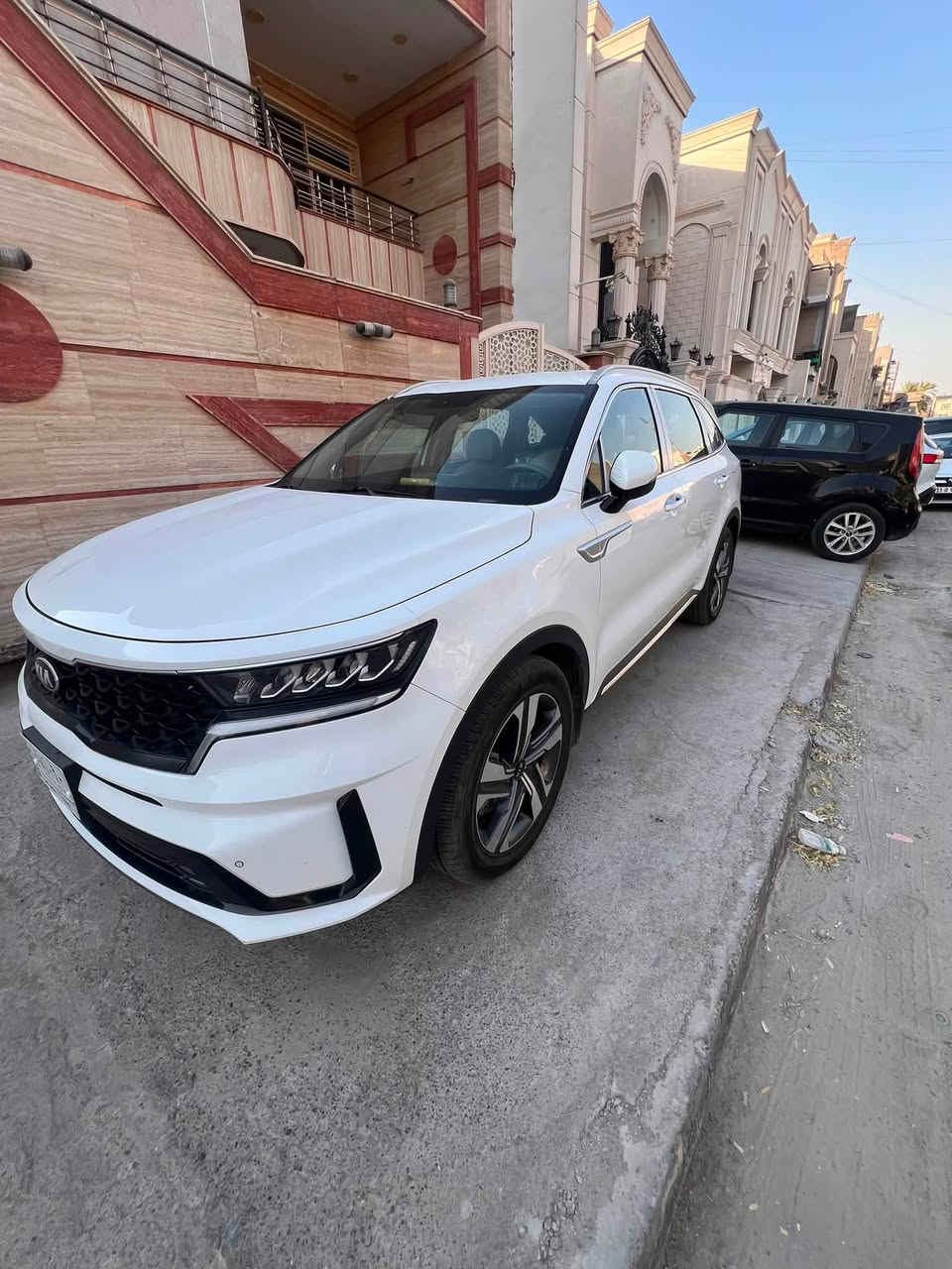 🚘 للبيع كيا سورينتو موديل 2021 — 6 سلندر
السيارة نظيفة جدًا، مكفولة من الصبغ والتبديل، وجاهزة للفحص في أي مكان.

🔹 الممشى: 74,990 كم
🔹 فول مواصفات ما عدا فتحة السقف
🔹 سيارة عائلية واسعة ومريحة
🔹 لا تحتاج إلى أي مصروف

المواصفات:

✅ محرك 6 سلندر قوي واقتصادي
✅ ناقل حركة أوتوماتيك
✅ نظام دفع رباعي
✅ تشغيل بصمة ودخول ذكي
✅ شاشة لمس ونظام ملاحة
✅ كاميرا خلفية وحساسات
✅ مثبت سرعة وتحكم من المقود
✅ مقاعد جلد كهربائية
✅ تبريد وتدفئة المقاعد
✅ تكييف أمامي وخلفي
✅ ثلاثة صفوف مقاعد
✅ بلوتوث وUSB
✅ نظام ABS وثبات إلكتروني
✅ وسائد هوائية متعددة
✅ إنارة LED
✅ رنكات ألمنيوم
✅ إطارات بحالة جيدة
✅ صيانة منتظمة

📍 الموقع: بغداد
📞 رقم التواصل: ***********
