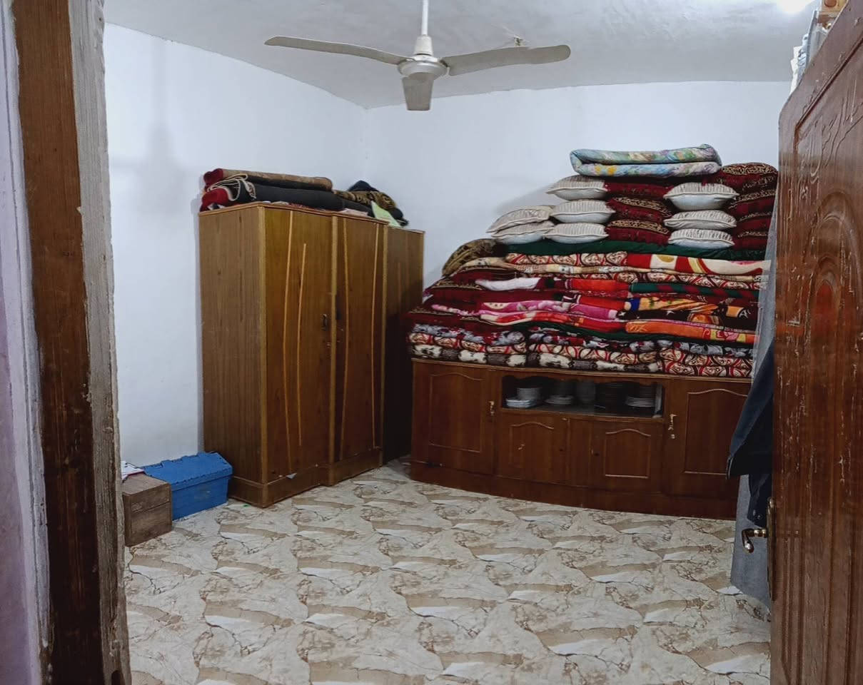 السلام عليكم بيت للبيع 🏠 بالامن الداخلي
المساحه 100 متر طابو صرف  بناء بلوك 
خدمات كامله  مدارس مستوصف قريب   
موقع امن الداخلي  منطقه 22 
السعر 85
الاستفسار اكثر اتصال ***********

