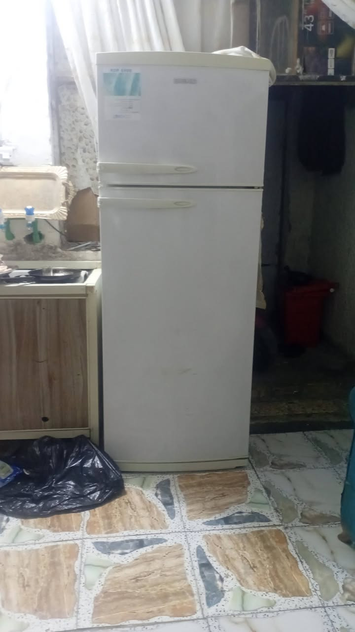 السلام عليكم ثلاجه حجم كبير للبيع نظيف ما داخله تصليح فجئه طفت ماعرف عطلهه مستعجل عالبيع شتريت غيرهه ***********
