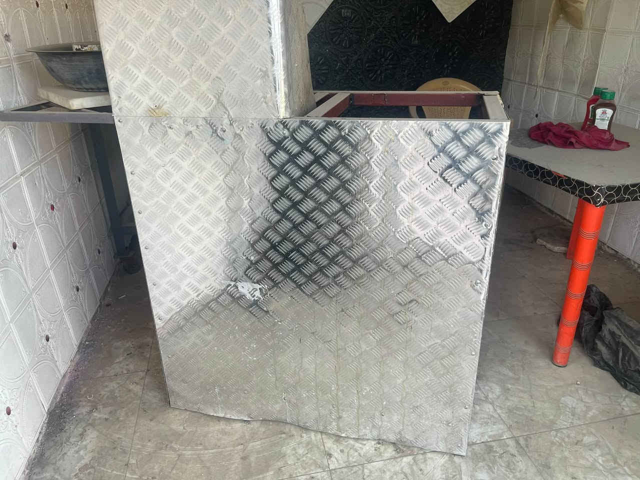 اغراض كافتريه للبيع 
جام خانه
طباخ
مكينه ثرم
المكان 
حي الشهداء نهايه شارع النص
رقم الهاتف 
***********
