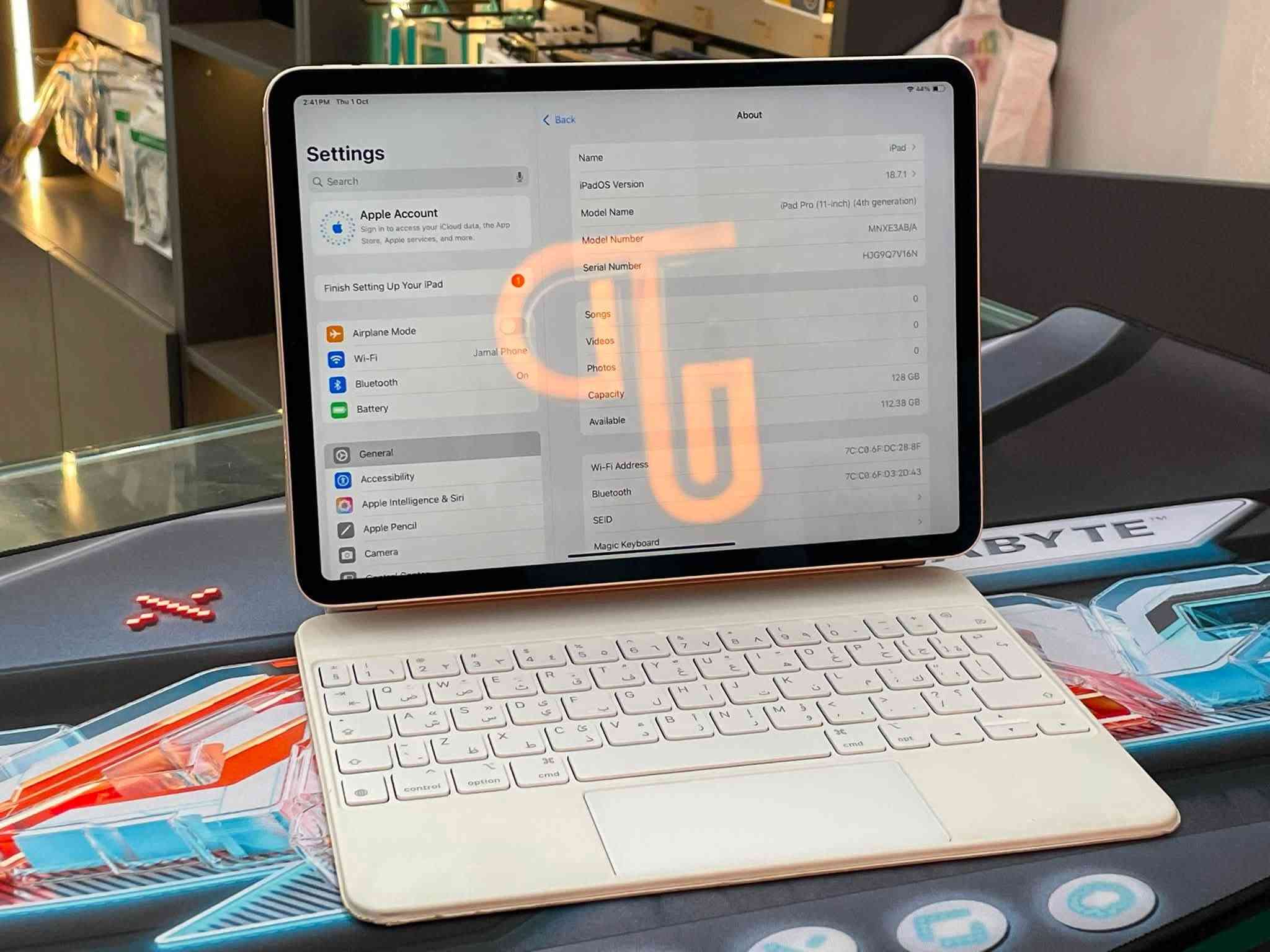 ايباد برو ١١ • ١٢٨ • ماجيك كيبورد
